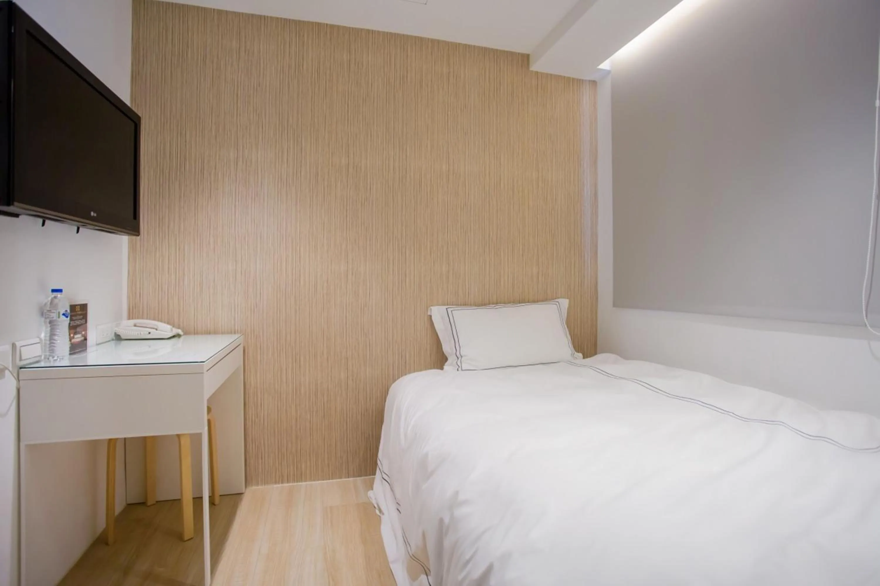 Photo of the whole room, Bed in Mini West Hotel