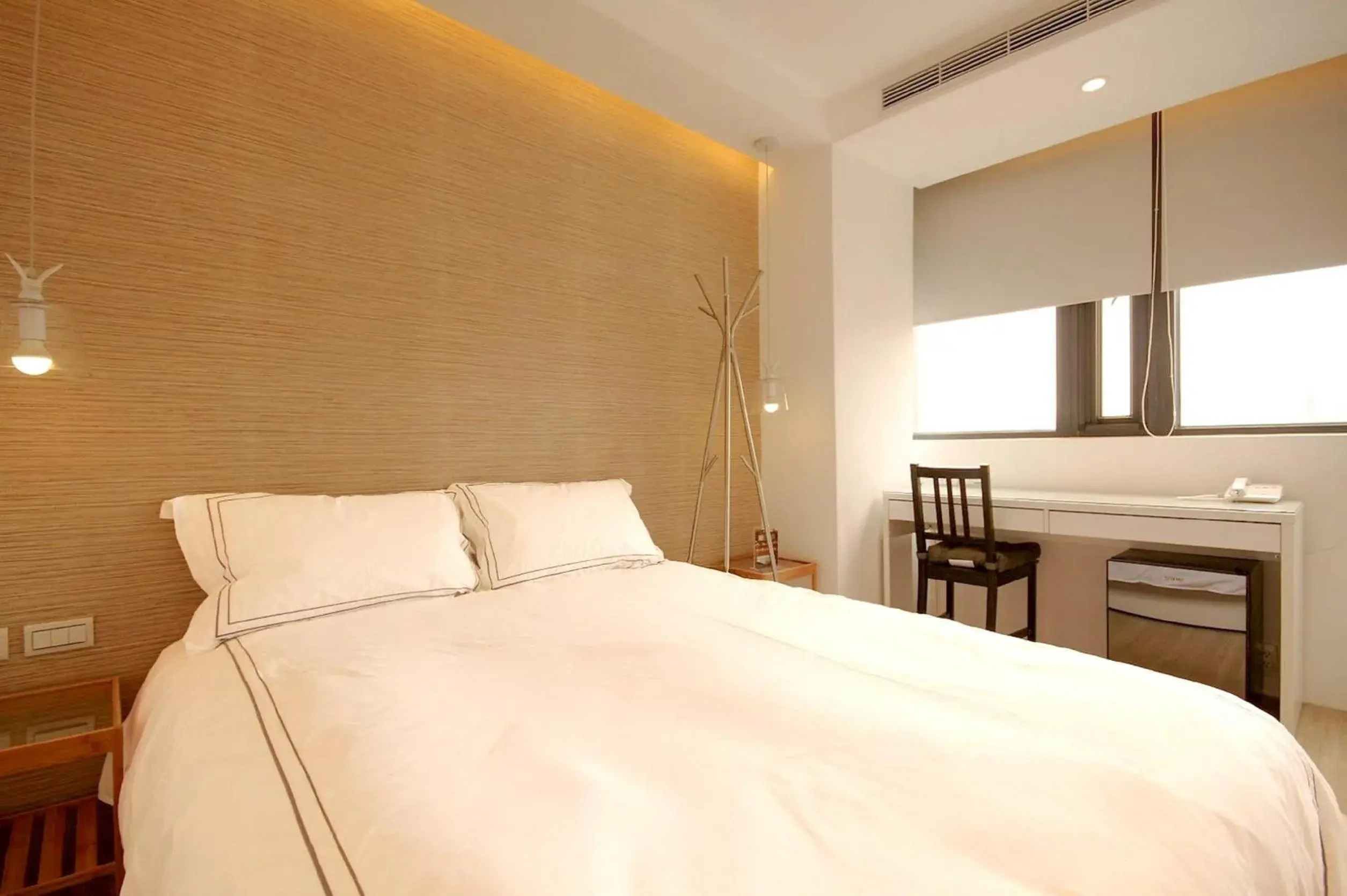 Photo of the whole room, Bed in Mini West Hotel Photo of the whole room, Bed in Mini West Hotel