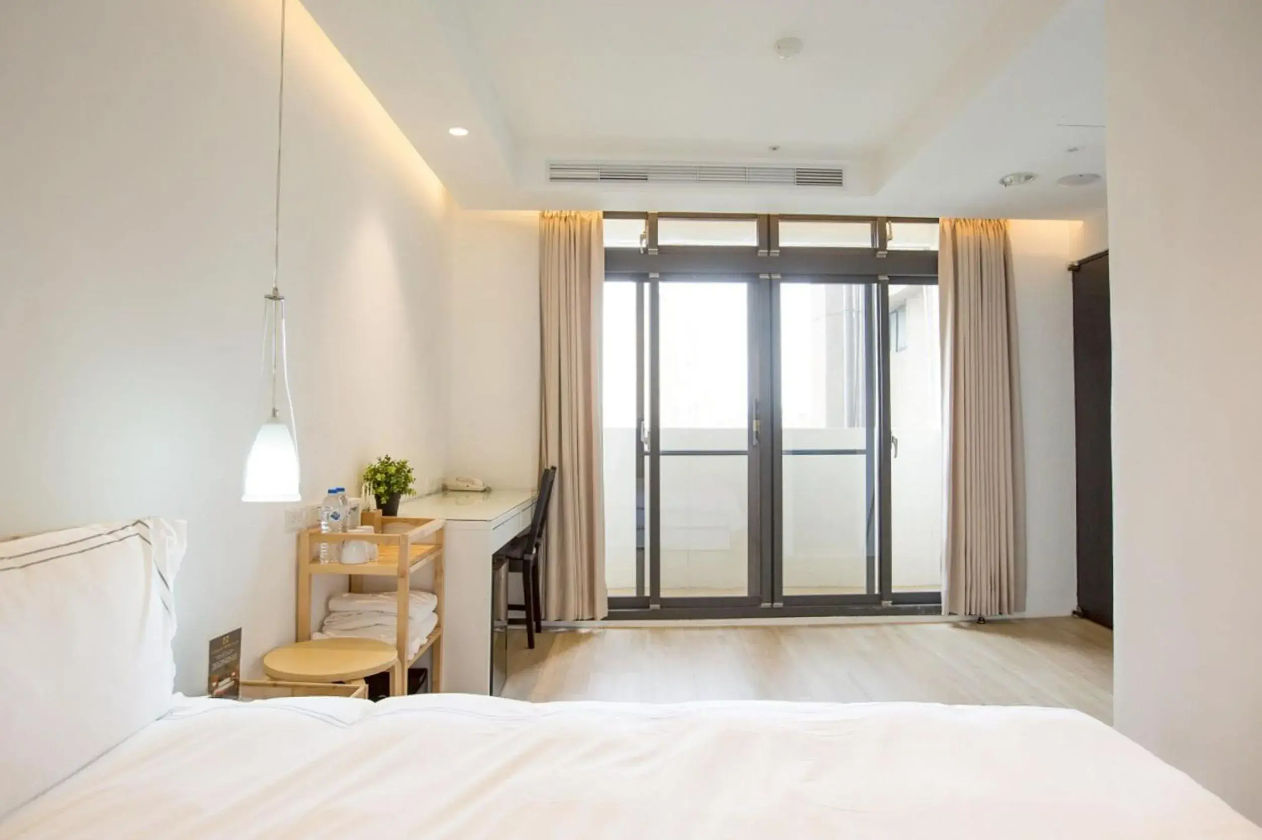 Photo of the whole room, Bed in Mini West Hotel Photo of the whole room, Bed in Mini West Hotel