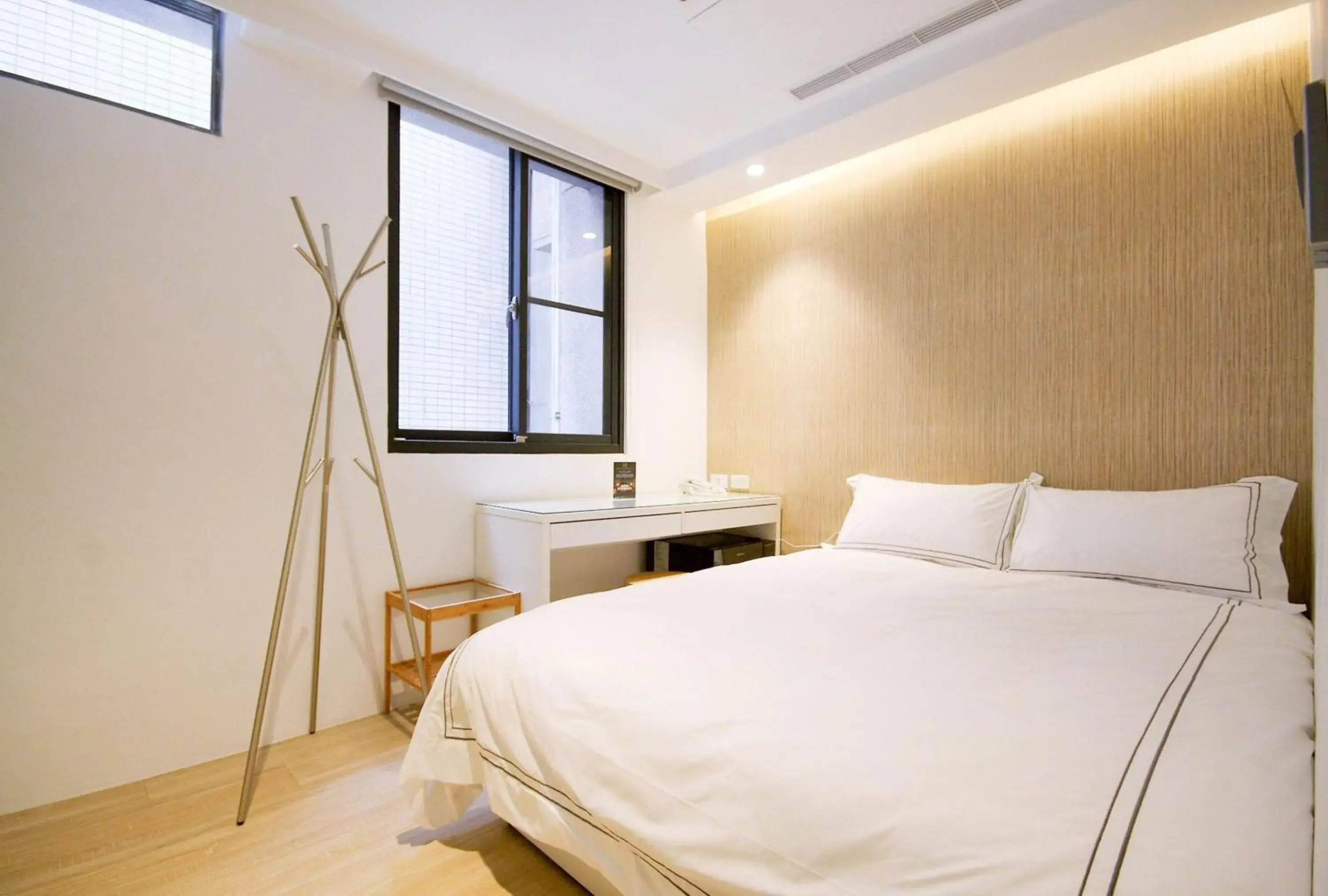 Photo of the whole room, Bed in Mini West Hotel Photo of the whole room, Bed in Mini West Hotel