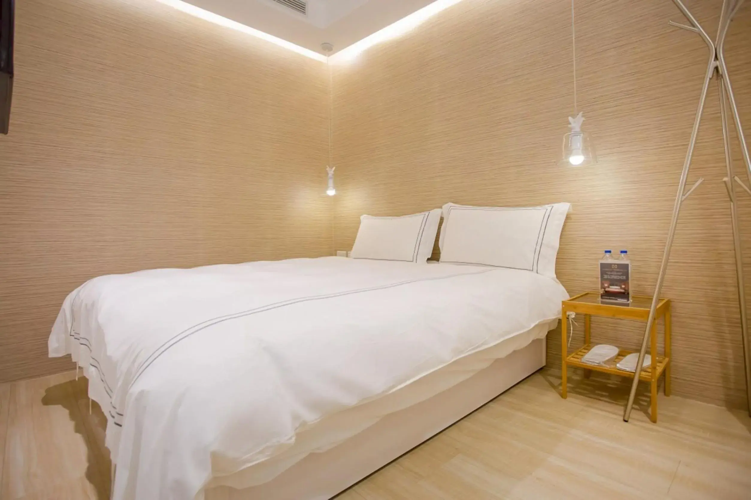 Photo of the whole room, Bed in Mini West Hotel Photo of the whole room, Bed in Mini West Hotel