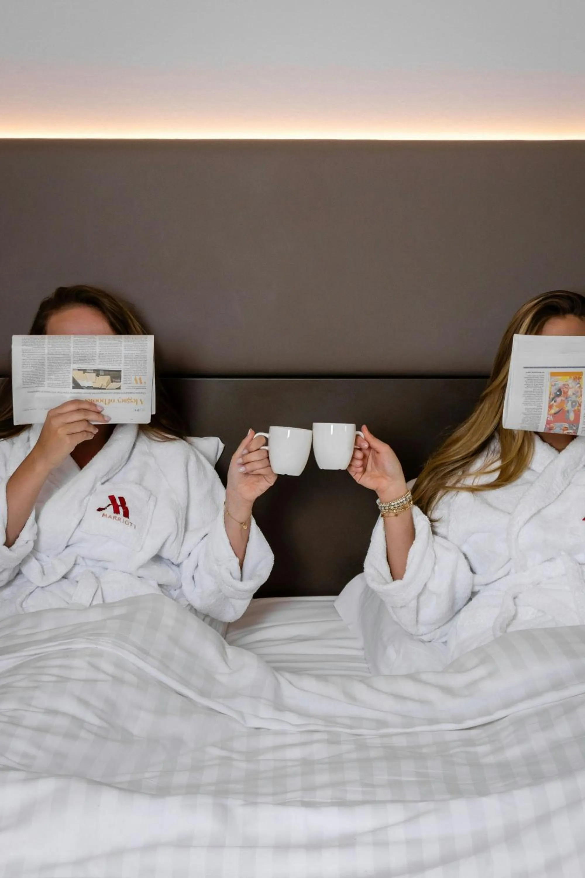 Photo of the whole room, Bed in Amsterdam Marriott Hotel