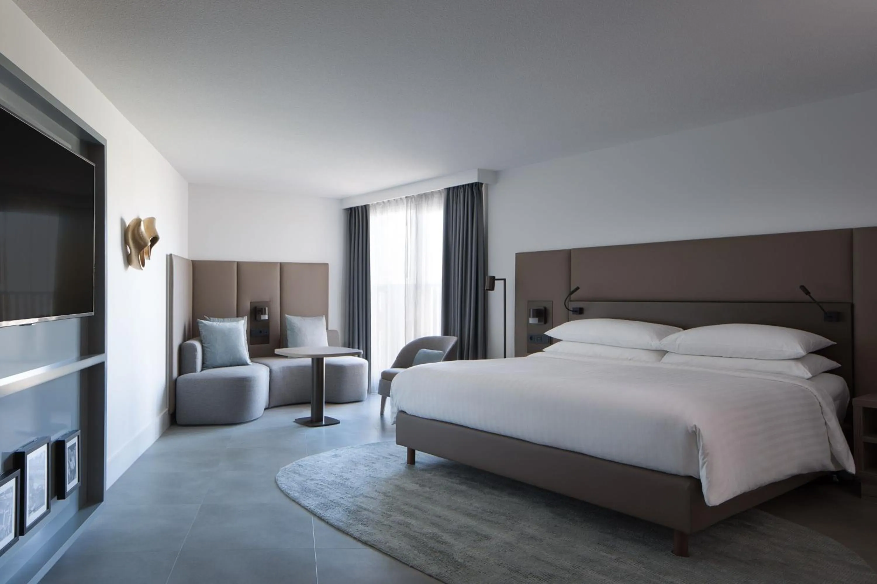 Photo of the whole room, Bed in Amsterdam Marriott Hotel