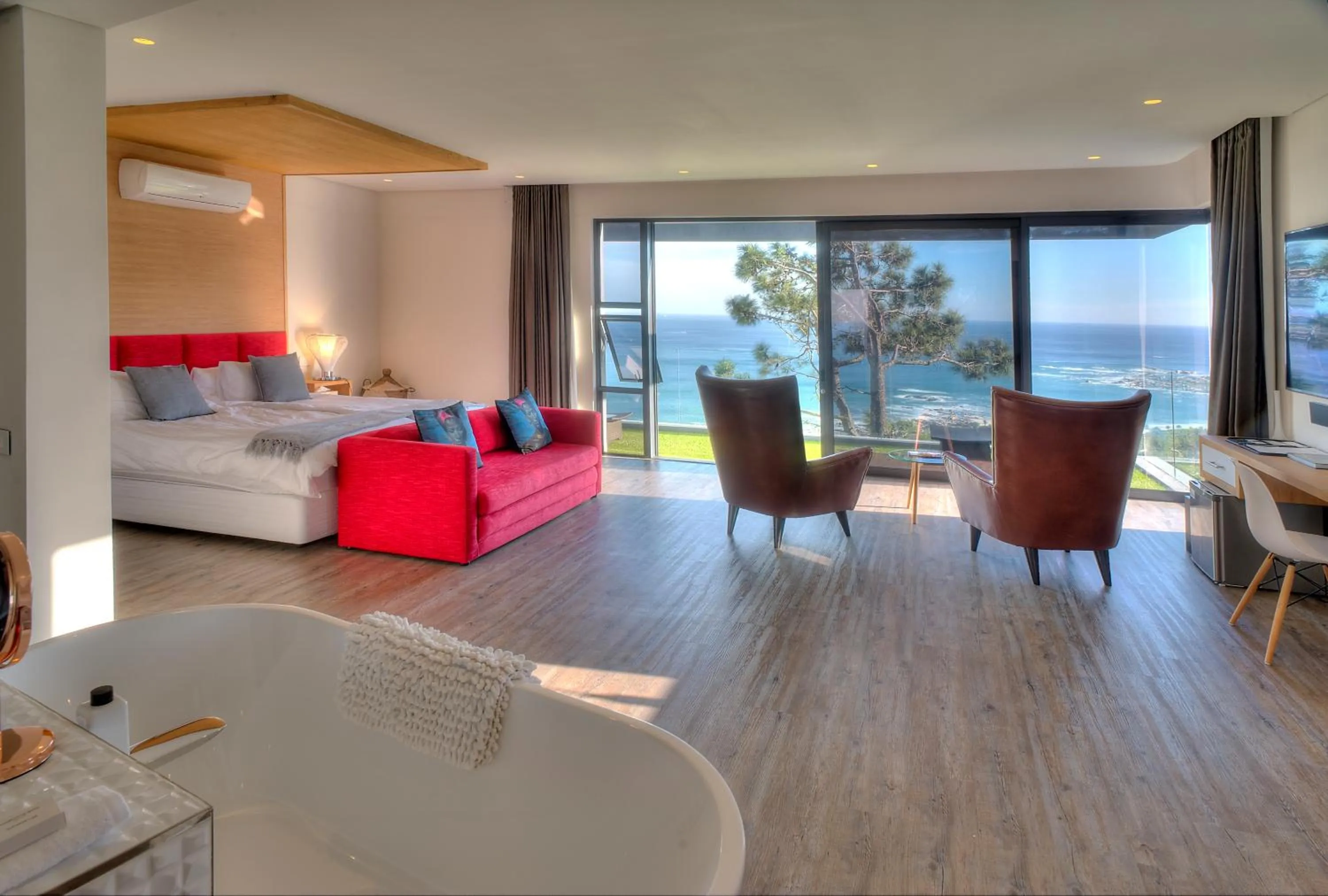 Shower, Bed in Sea Star Rocks Boutique Hotel