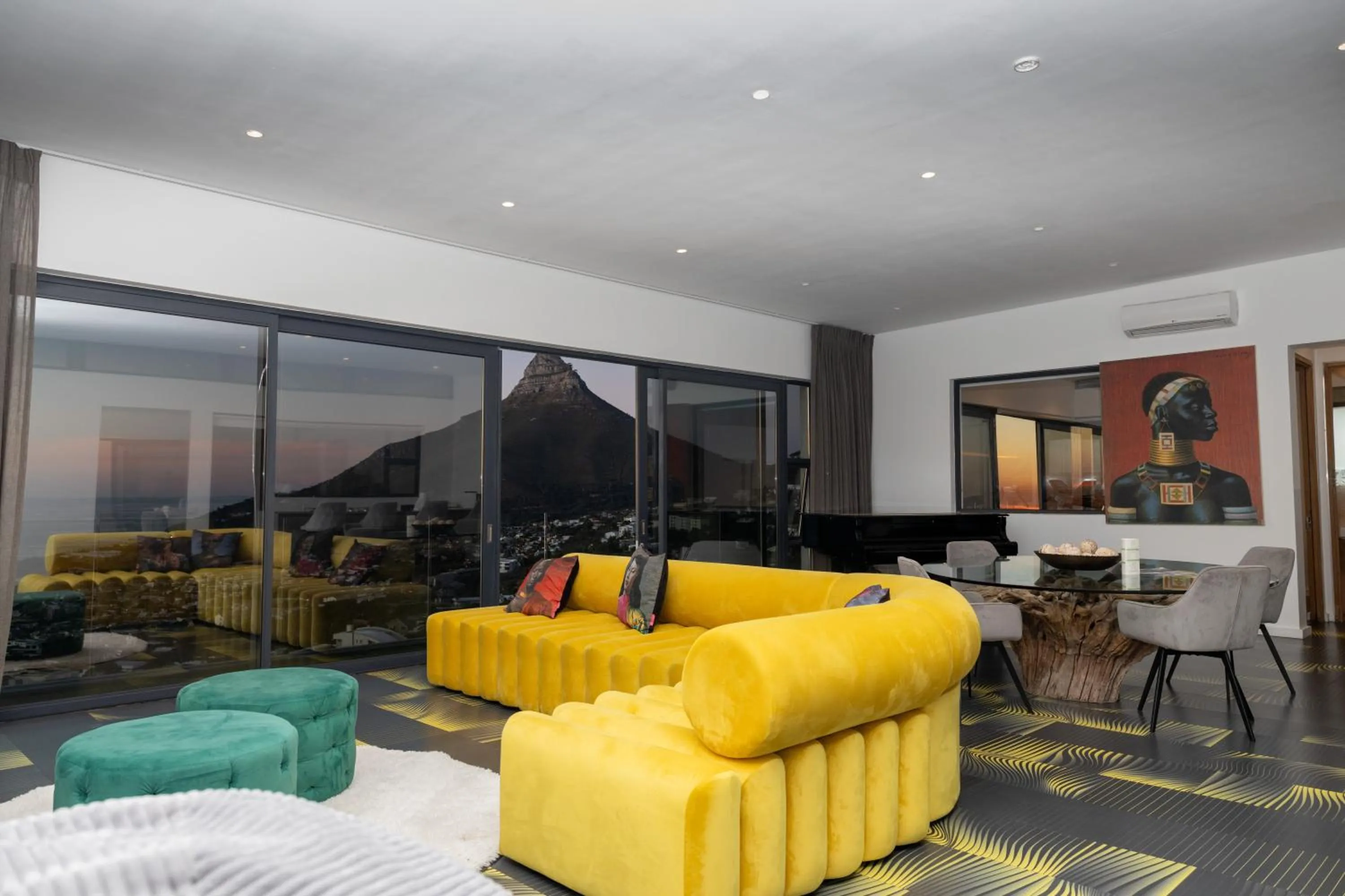 TV and multimedia in Sea Star Rocks Boutique Hotel