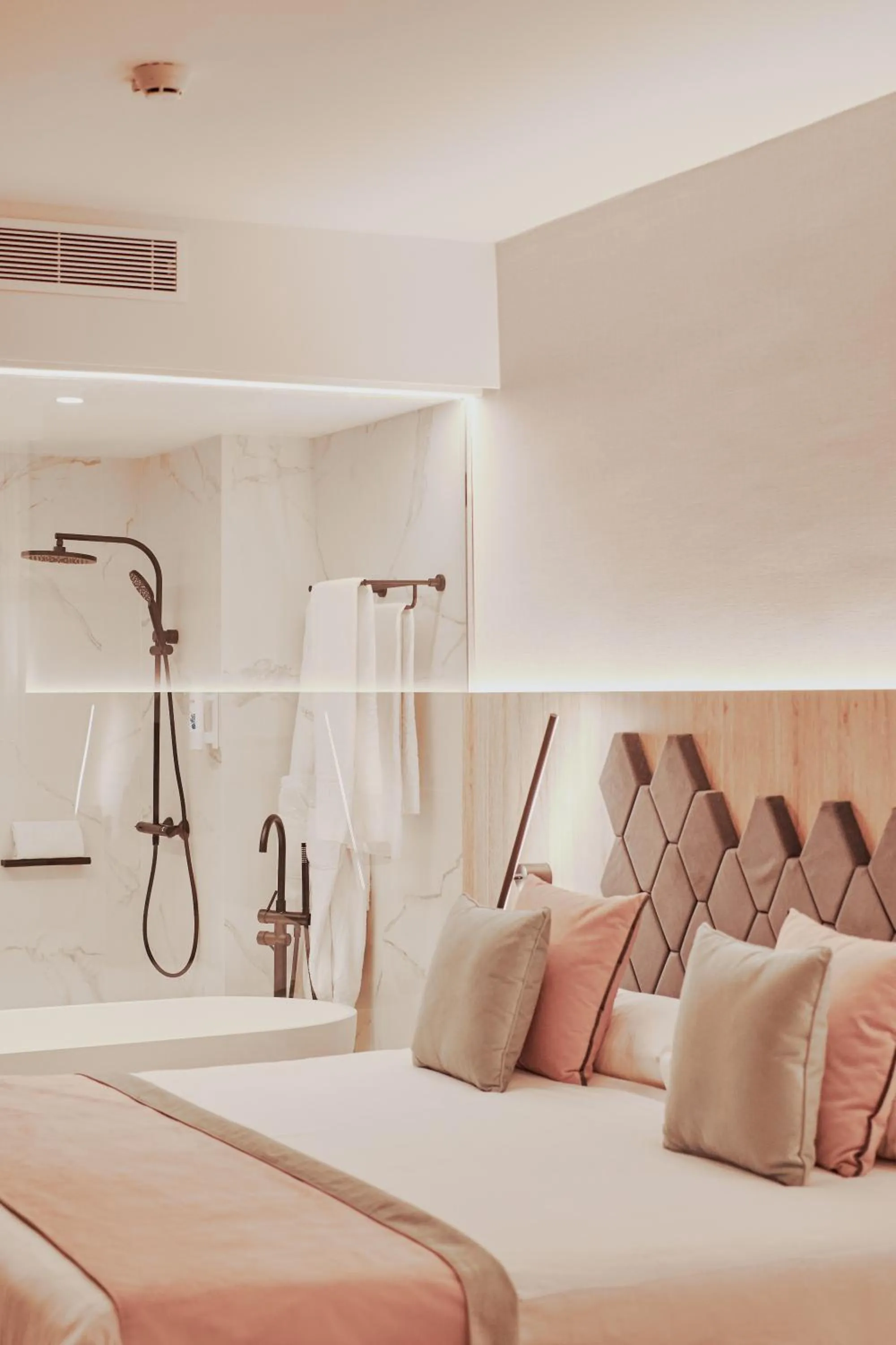 Bed in Gloria Palace San Agustín Thalasso & Hotel