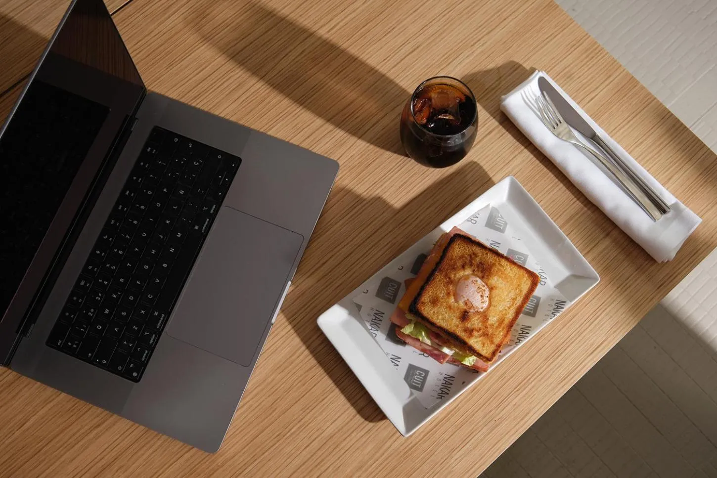 Restaurant/places to eat in Nakar Hotel