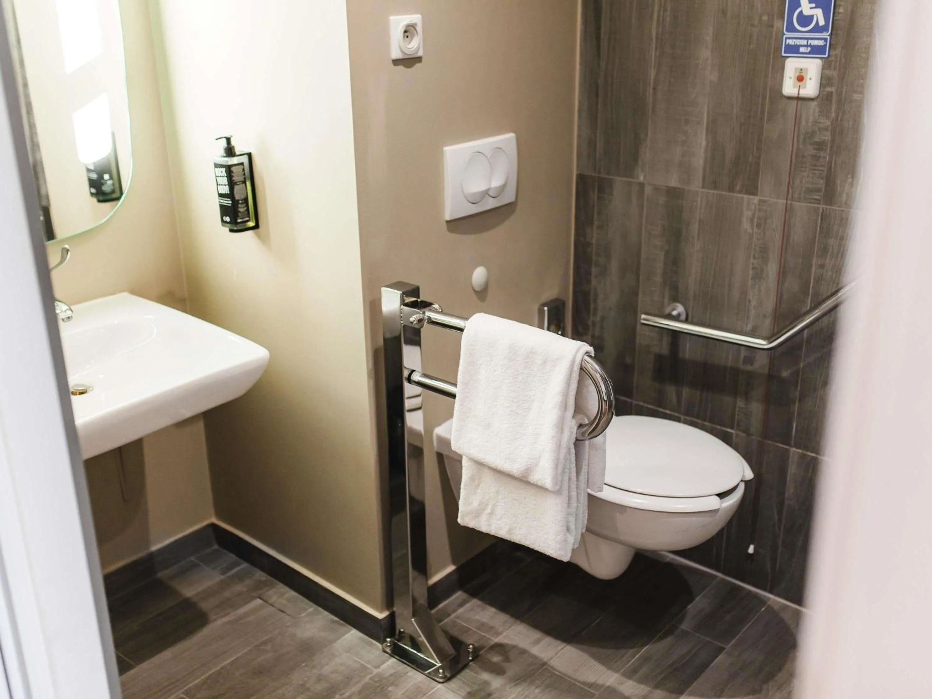 Bedroom in Ibis Wroclaw Centrum