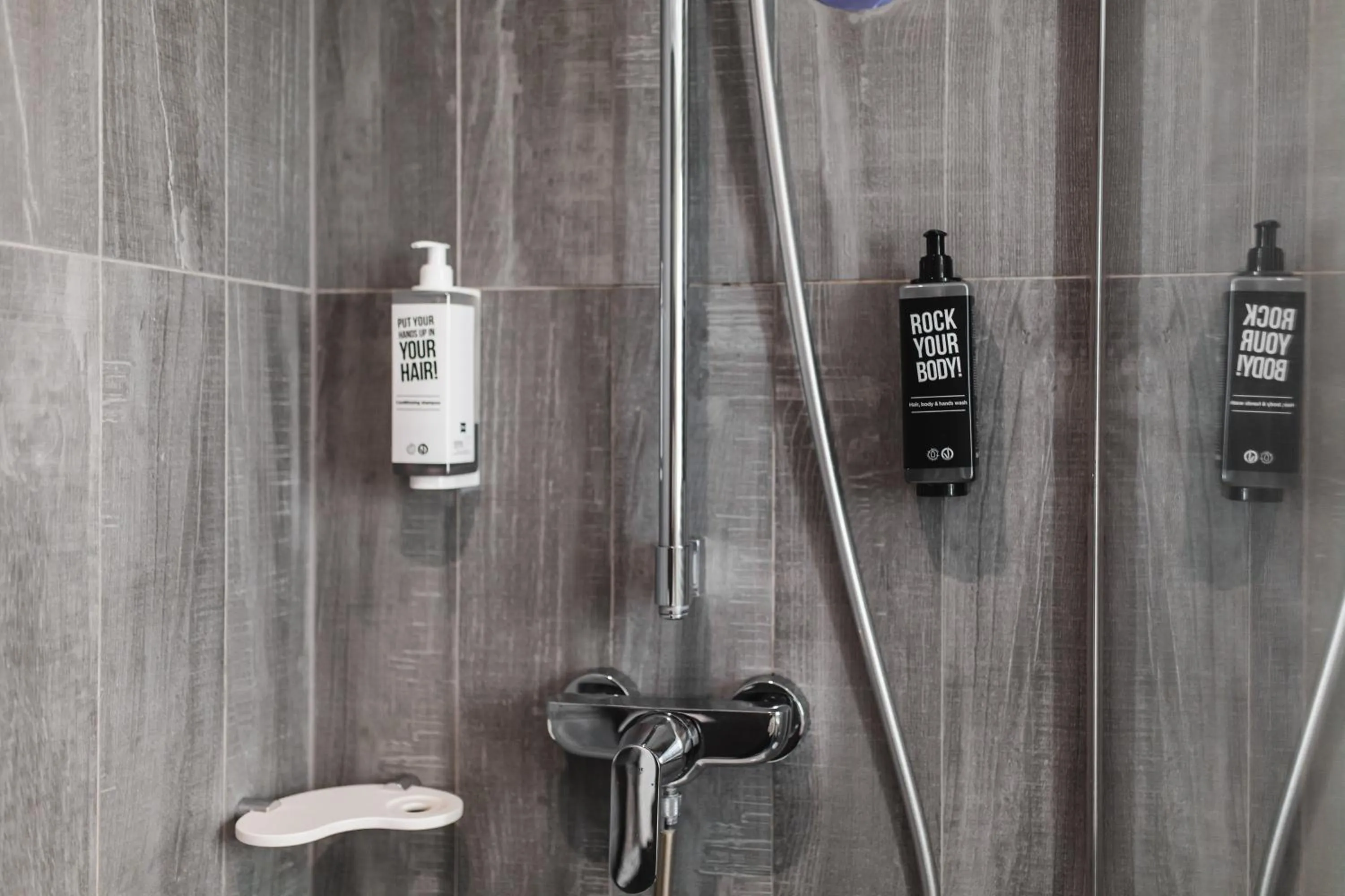 Shower in Ibis Wroclaw Centrum