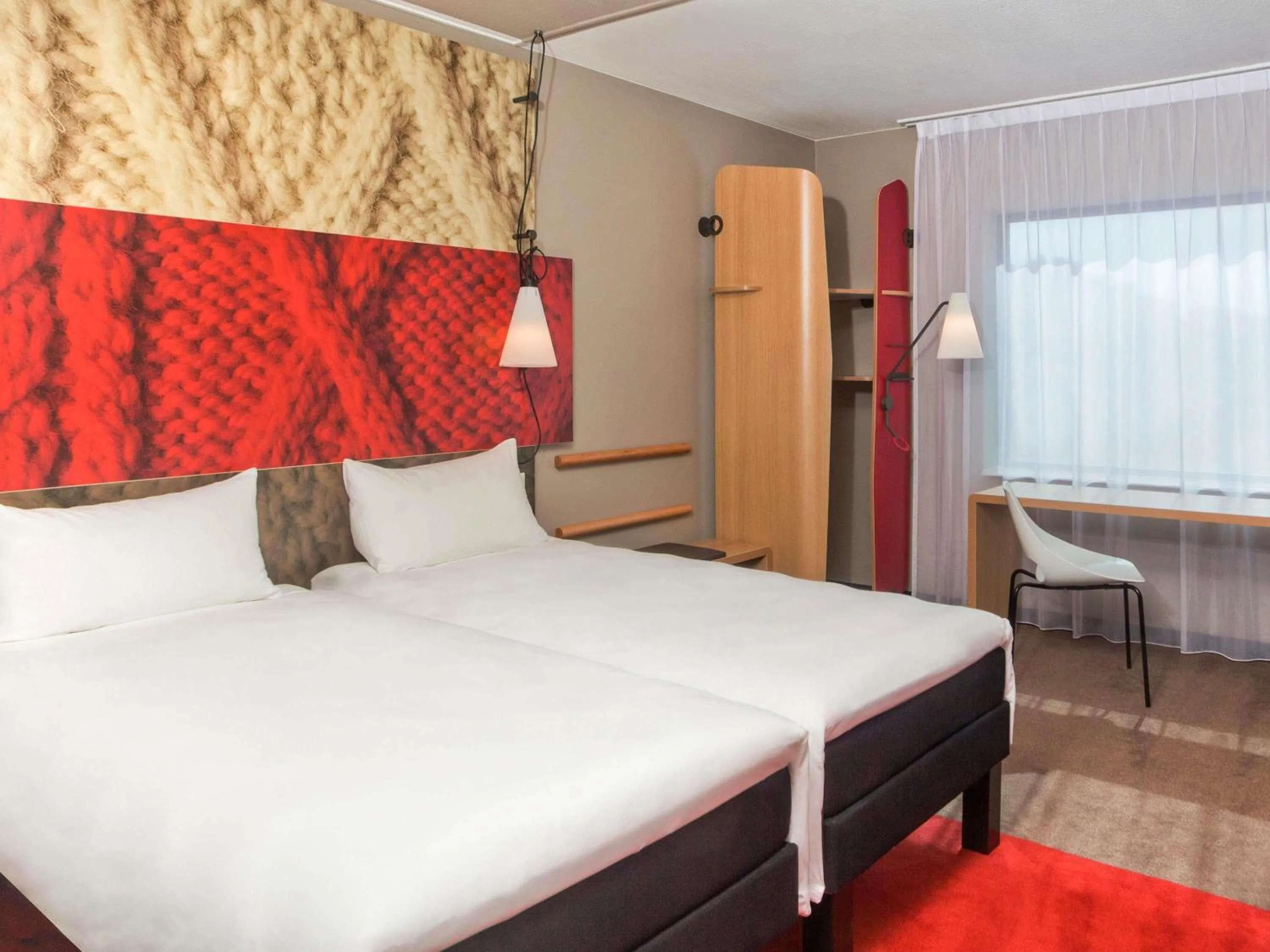 Property building, Bed in Ibis Wroclaw Centrum