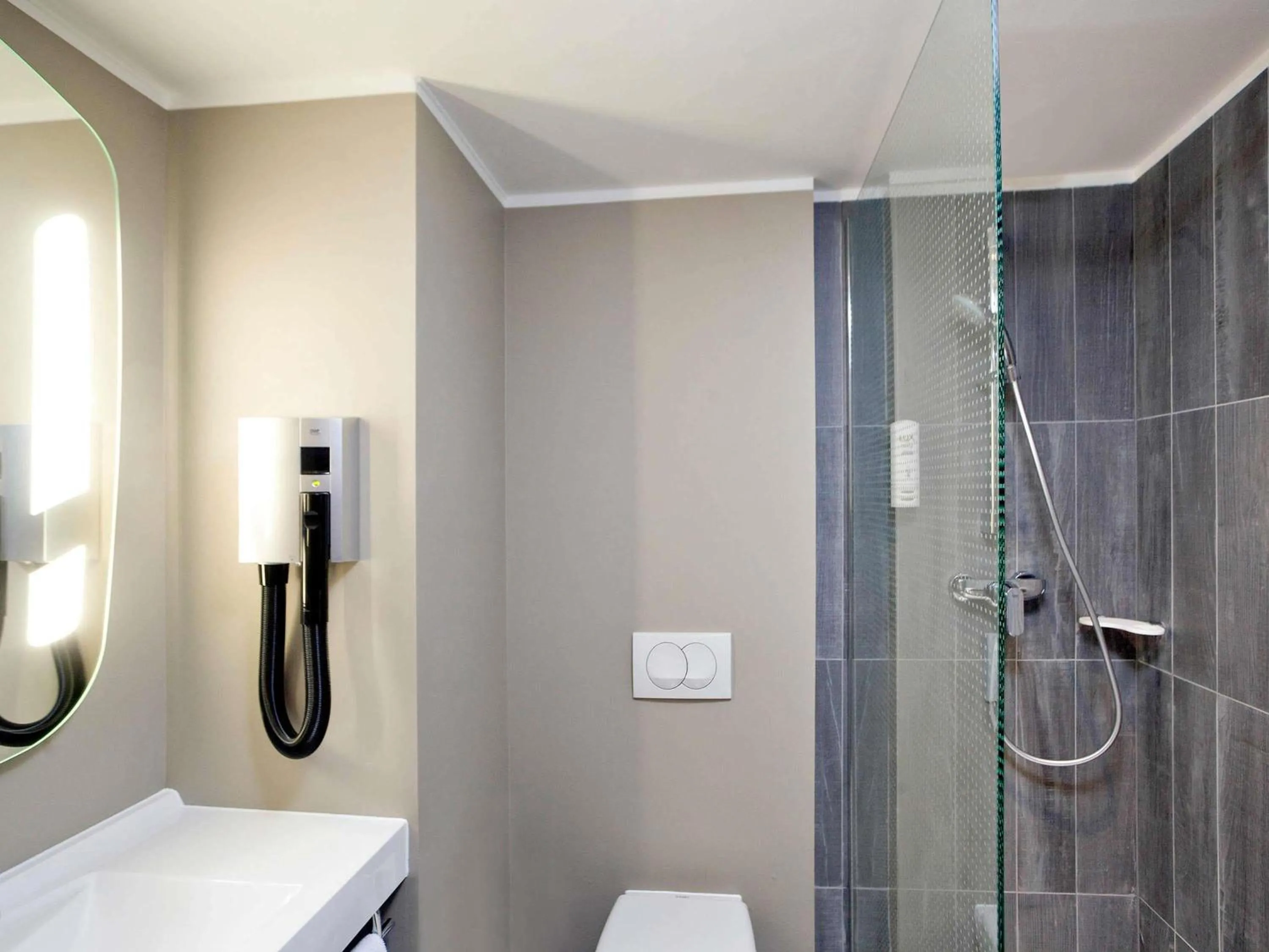 Bedroom in Ibis Wroclaw Centrum