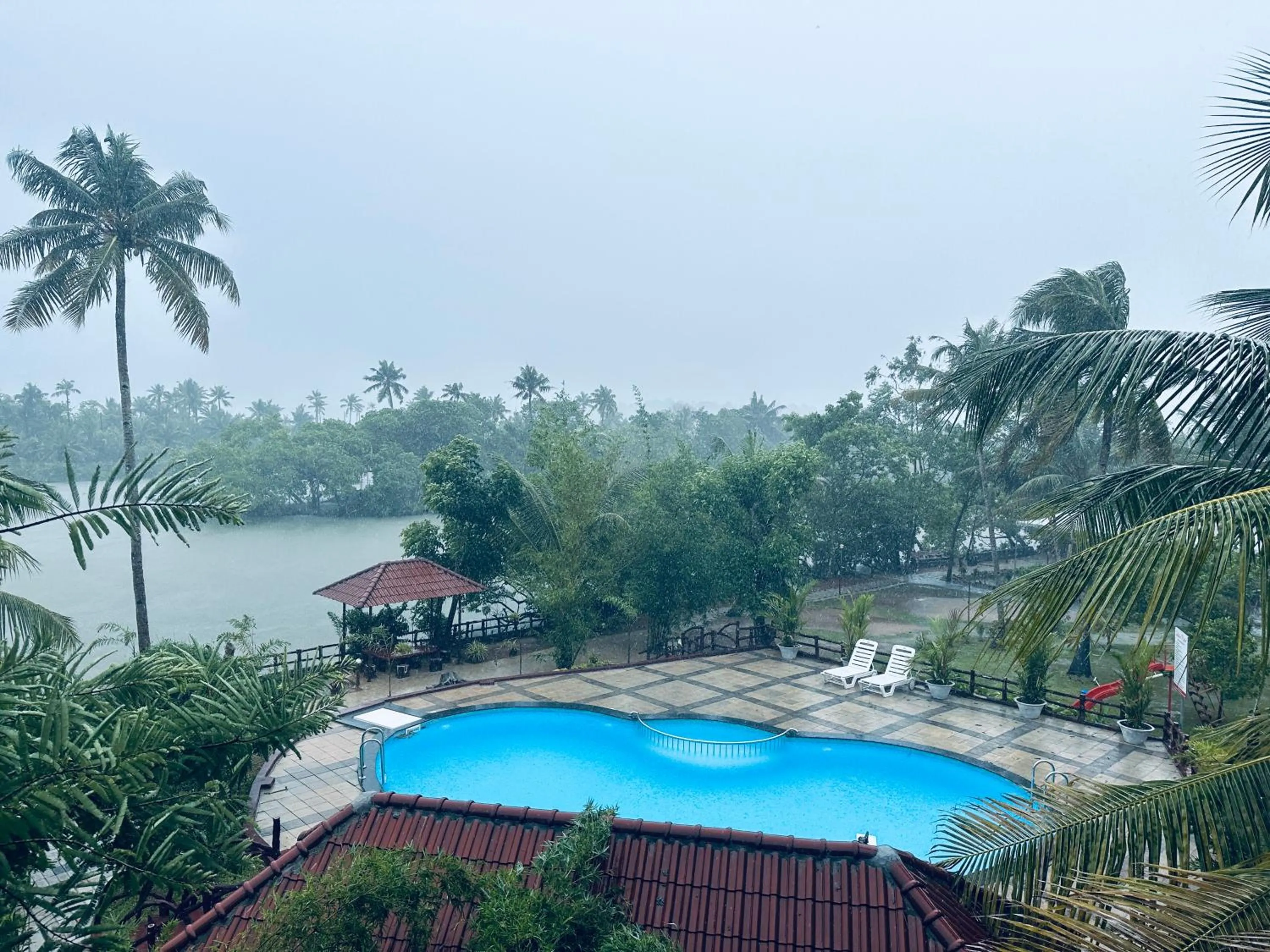 Swimming pool in Lake N River Resort Munroe Island