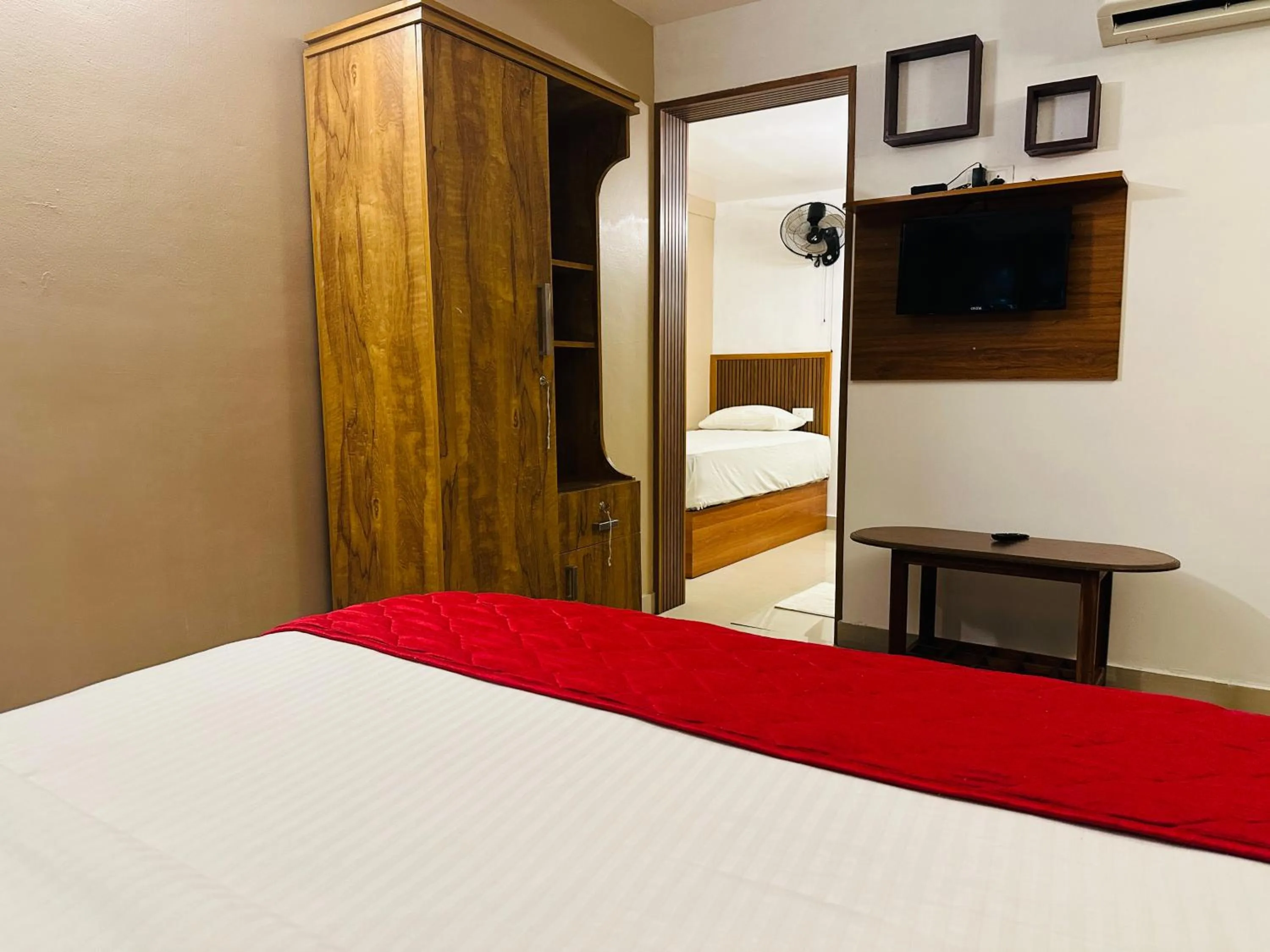 Bed in Lake N River Resort Munroe Island