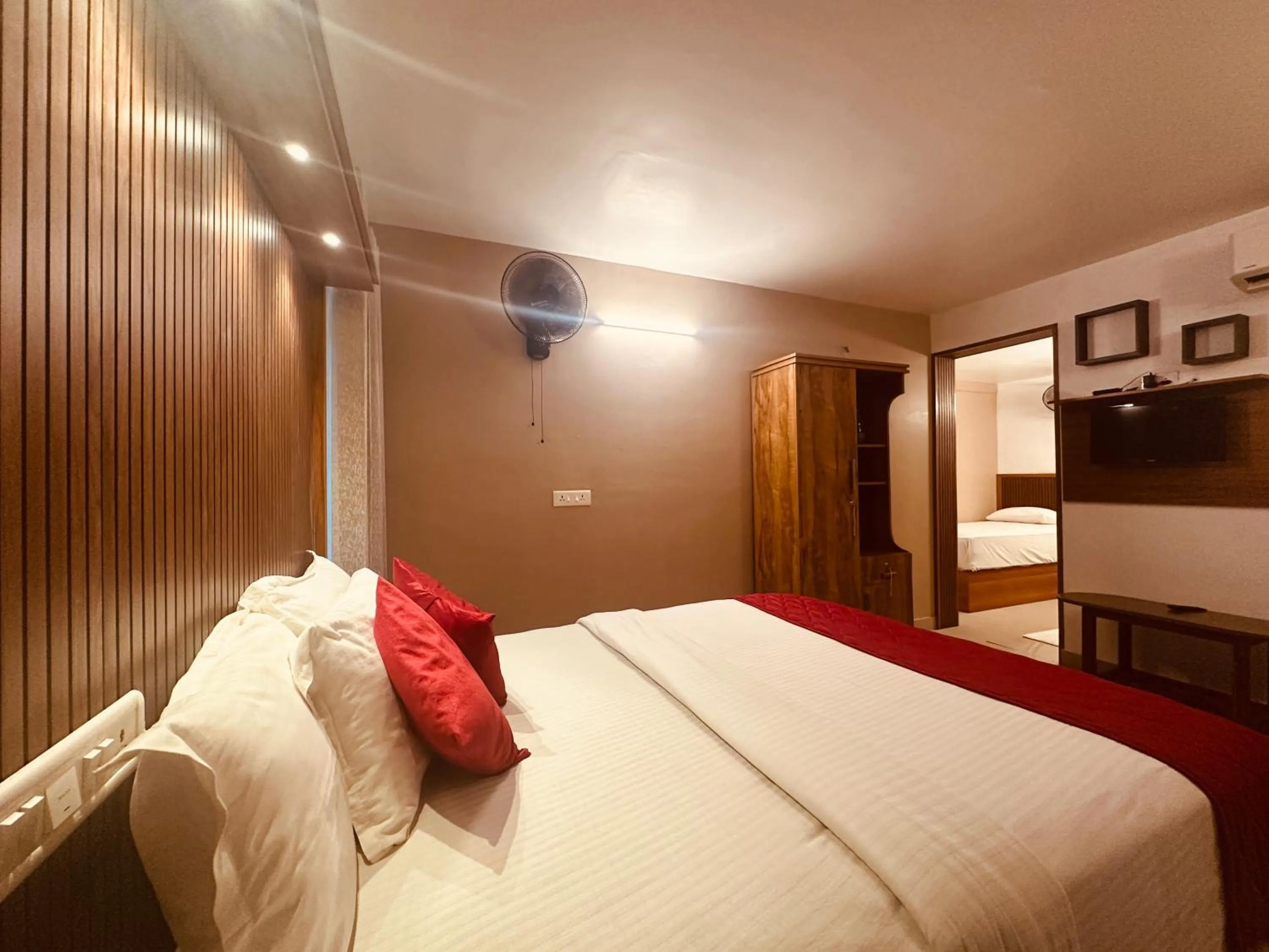 Bed in Lake N River Resort Munroe Island