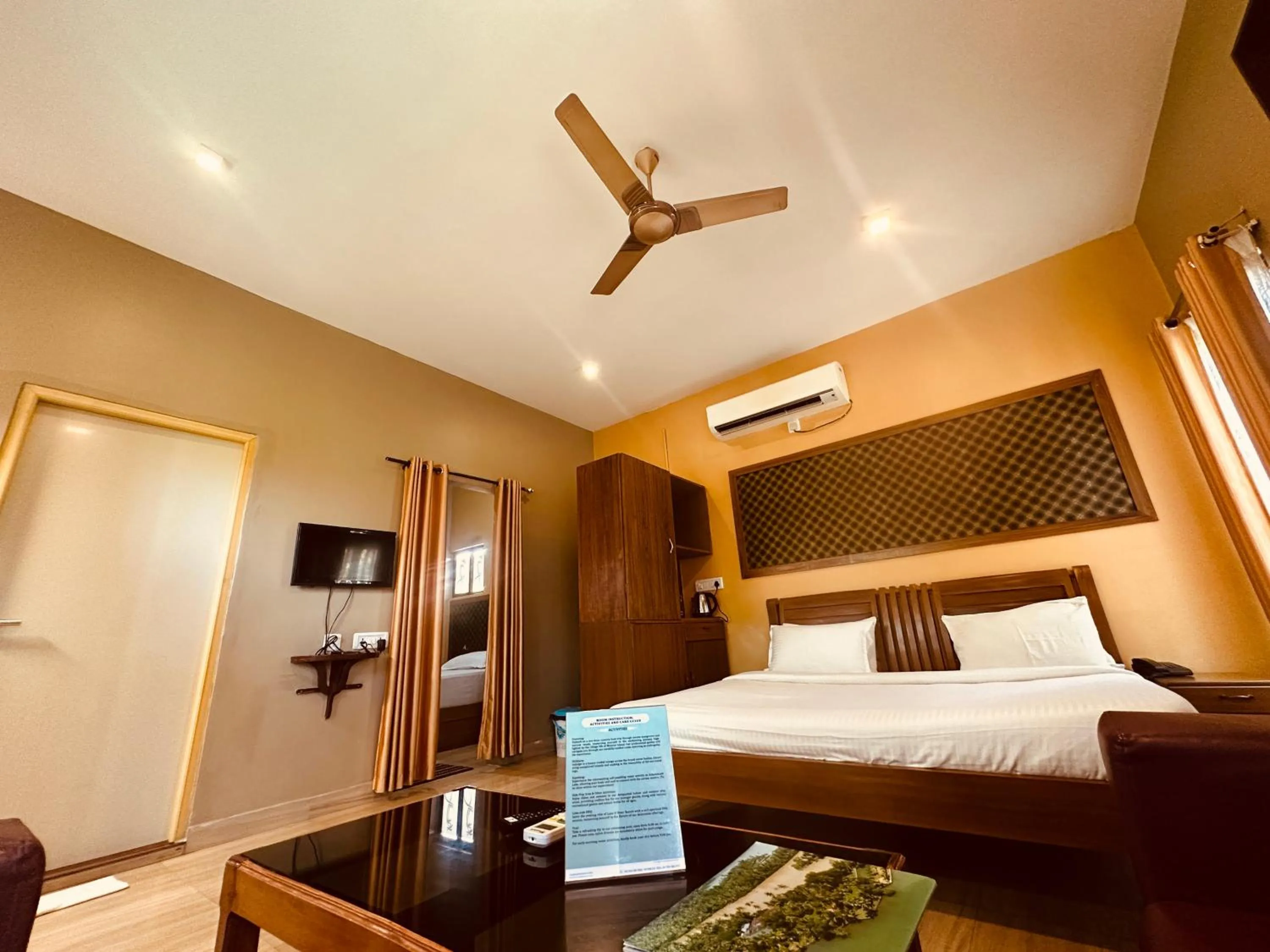 Bed in Lake N River Resort Munroe Island