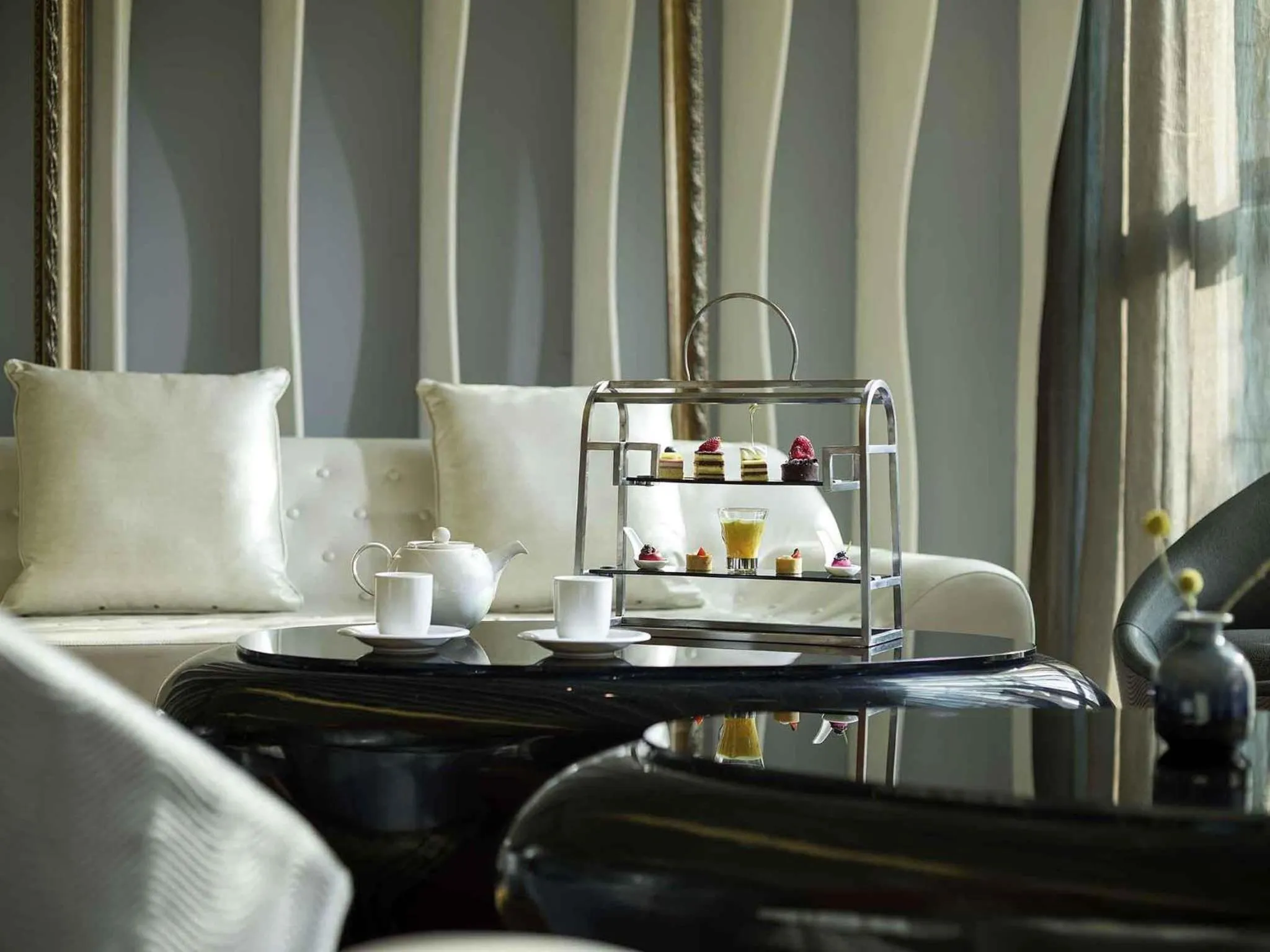 Lounge or bar in Sofitel Kunming