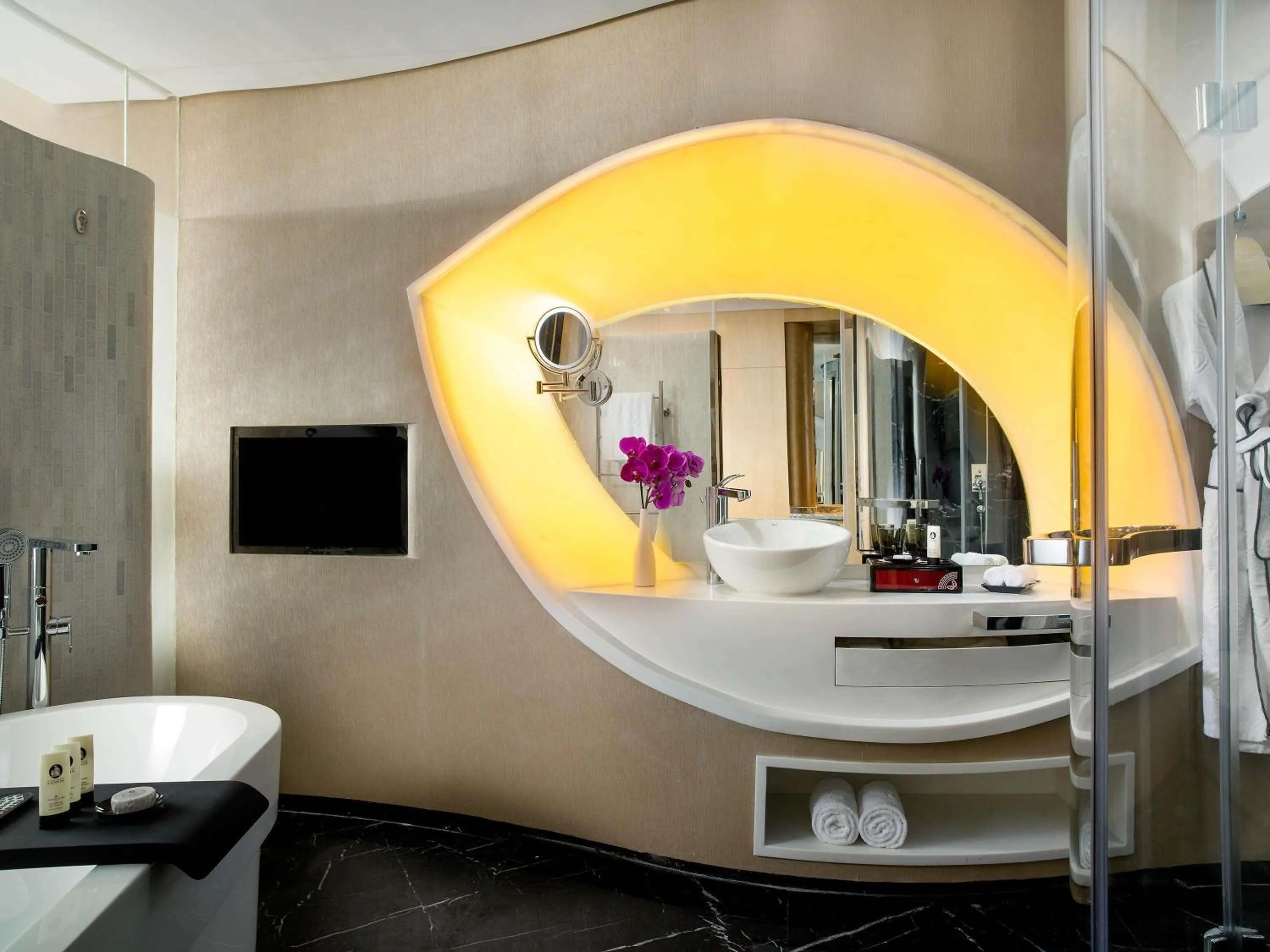 Bedroom in Sofitel Kunming