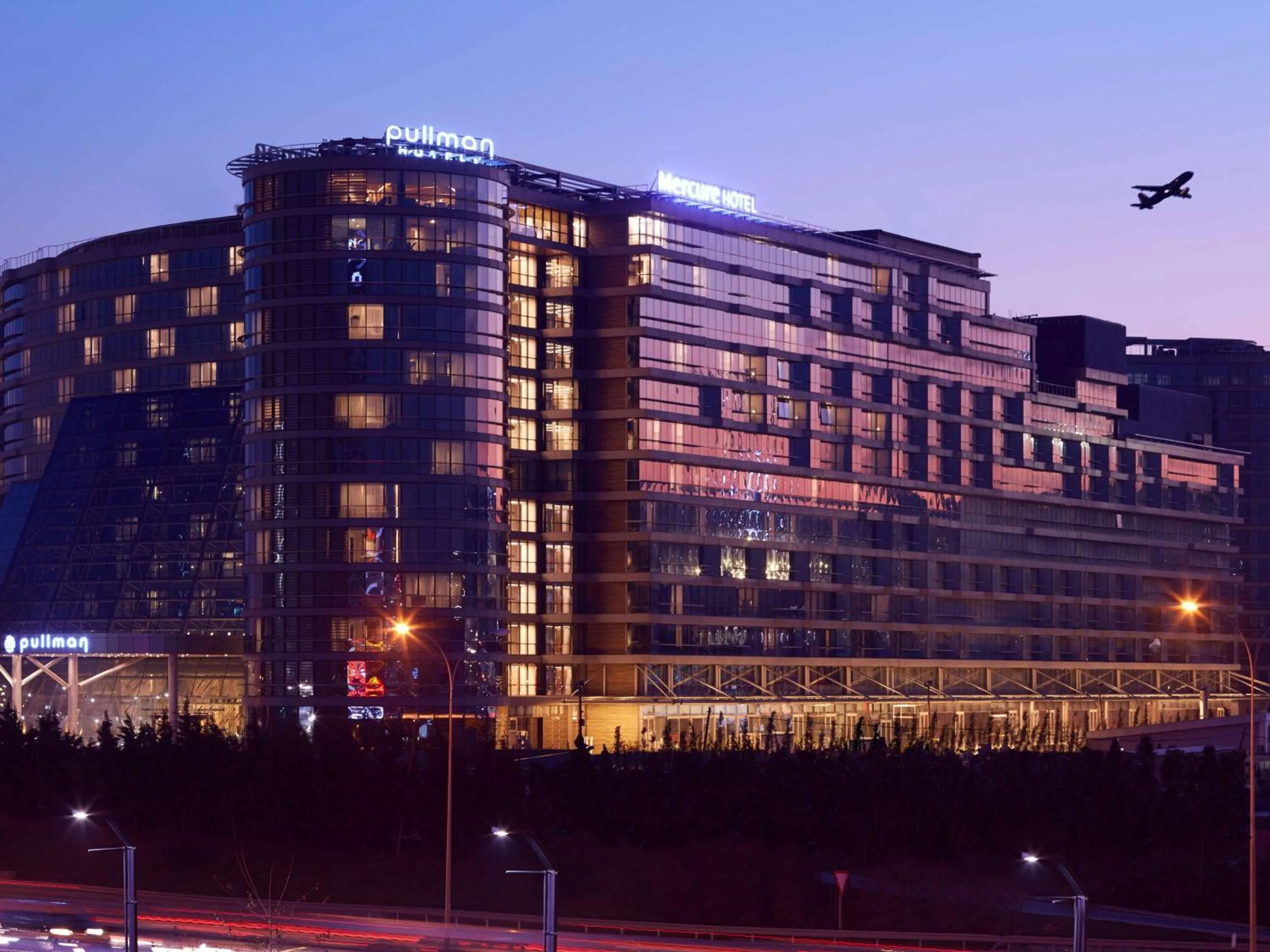 Property building in Mercure Istanbul West Hotel & Convention Center