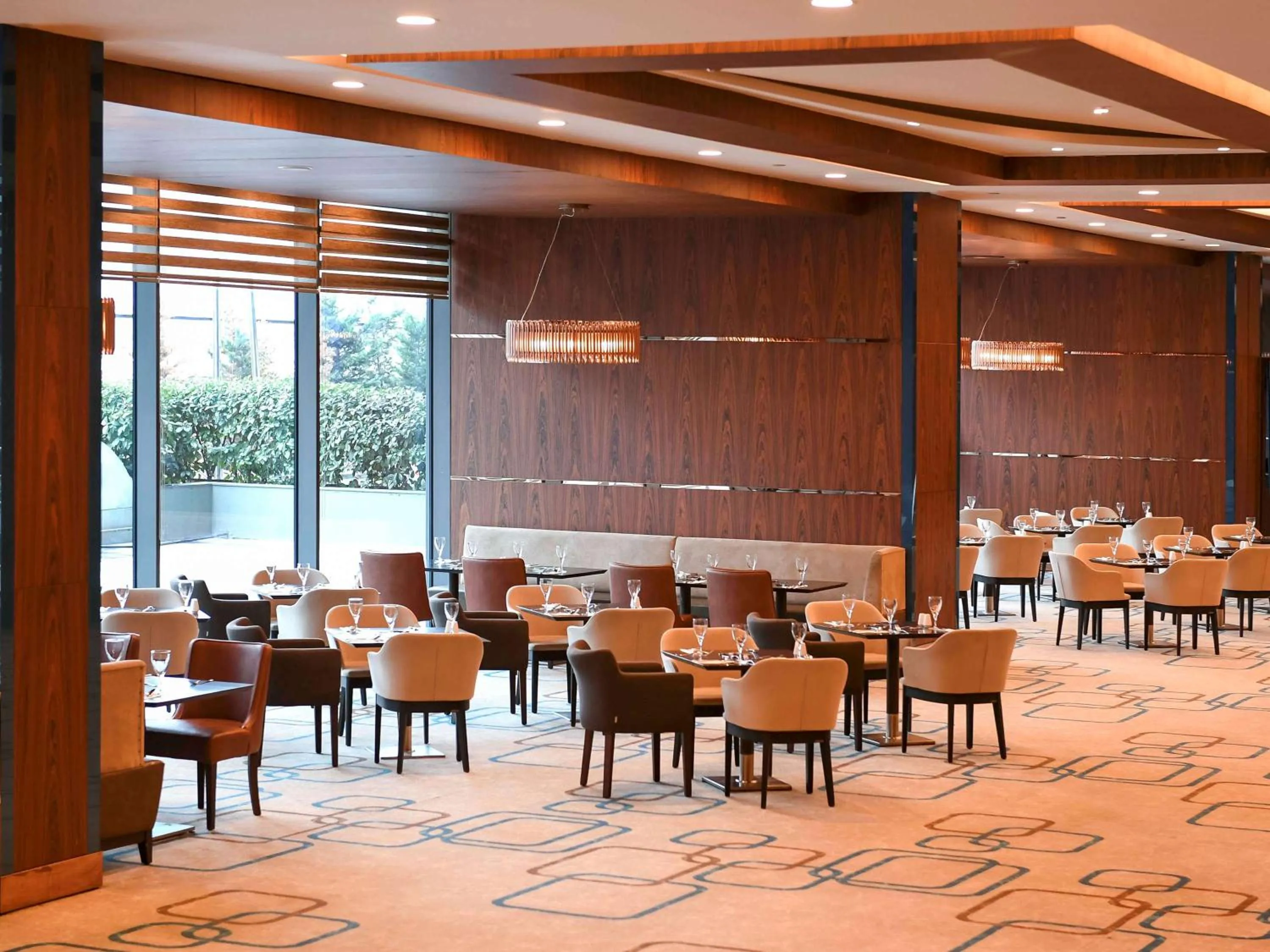 Restaurant/places to eat in Mercure Istanbul West Hotel & Convention Center