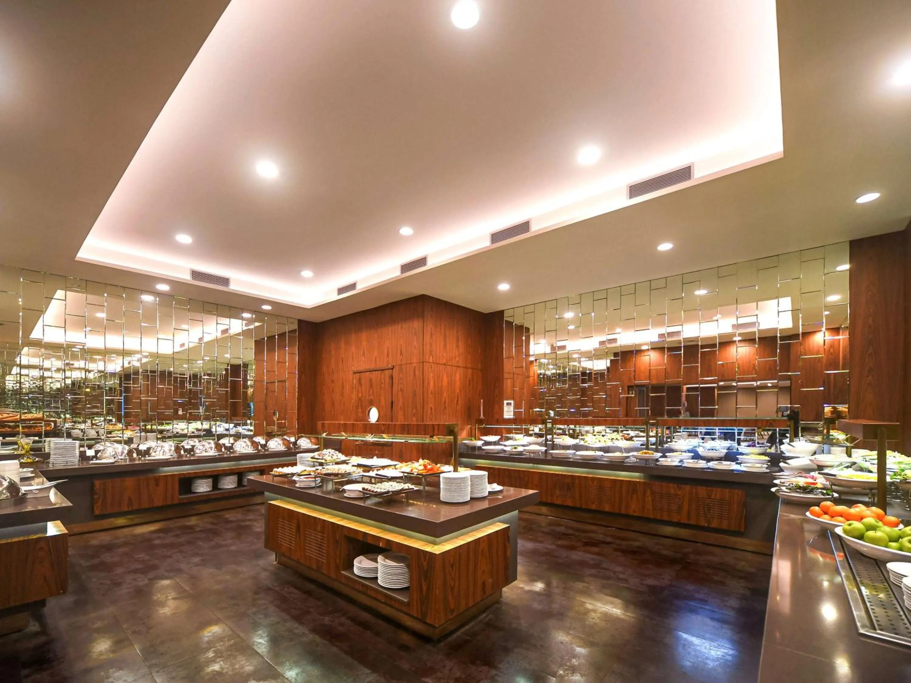 Restaurant/places to eat in Mercure Istanbul West Hotel & Convention Center