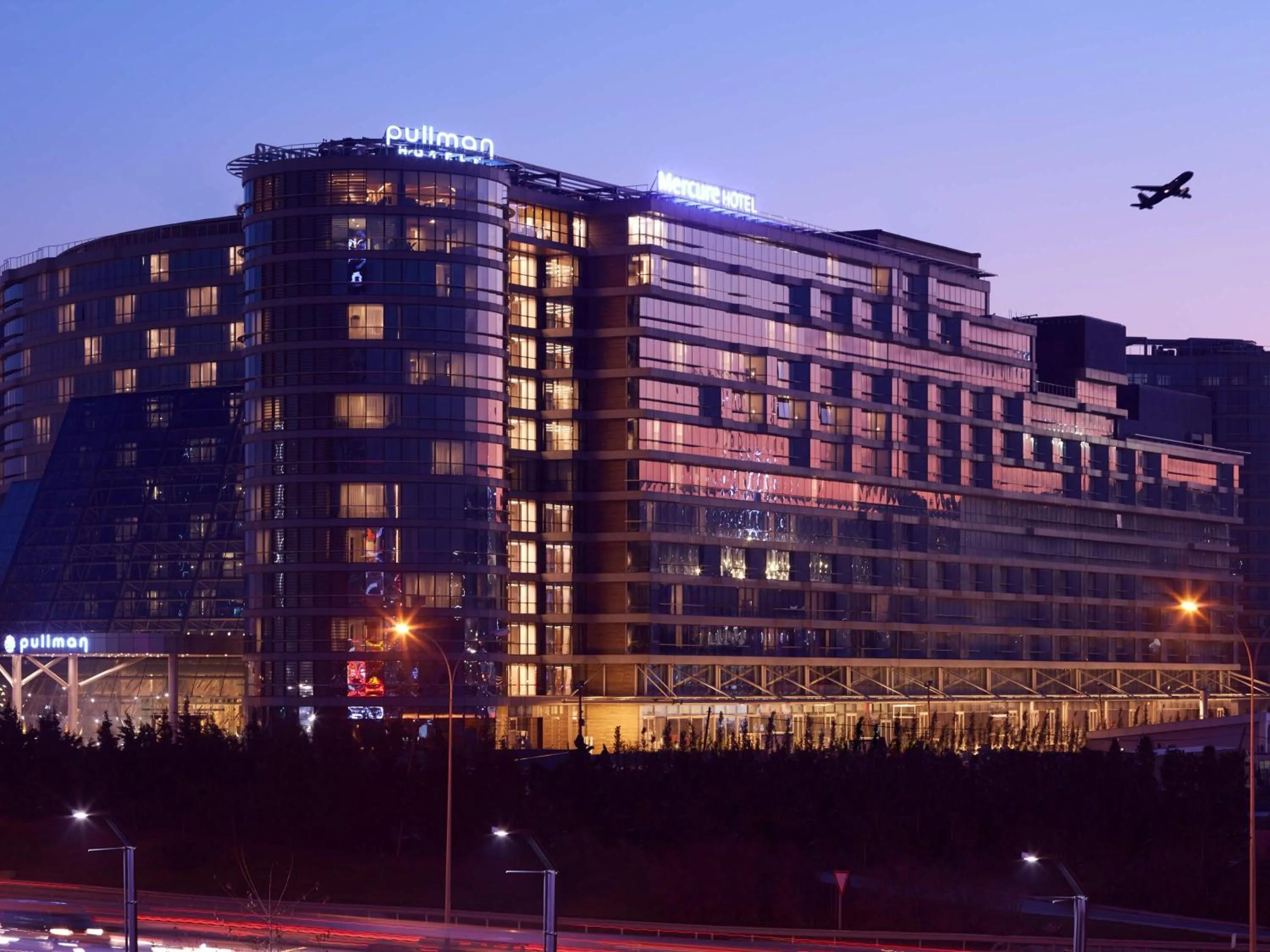 Property building in Mercure Istanbul West Hotel & Convention Center