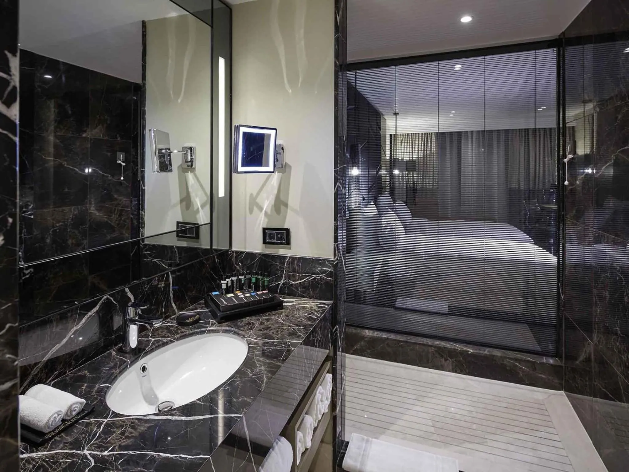 Superior Room with Twin Bed - City View in Pullman Istanbul Hotel & Convention Center