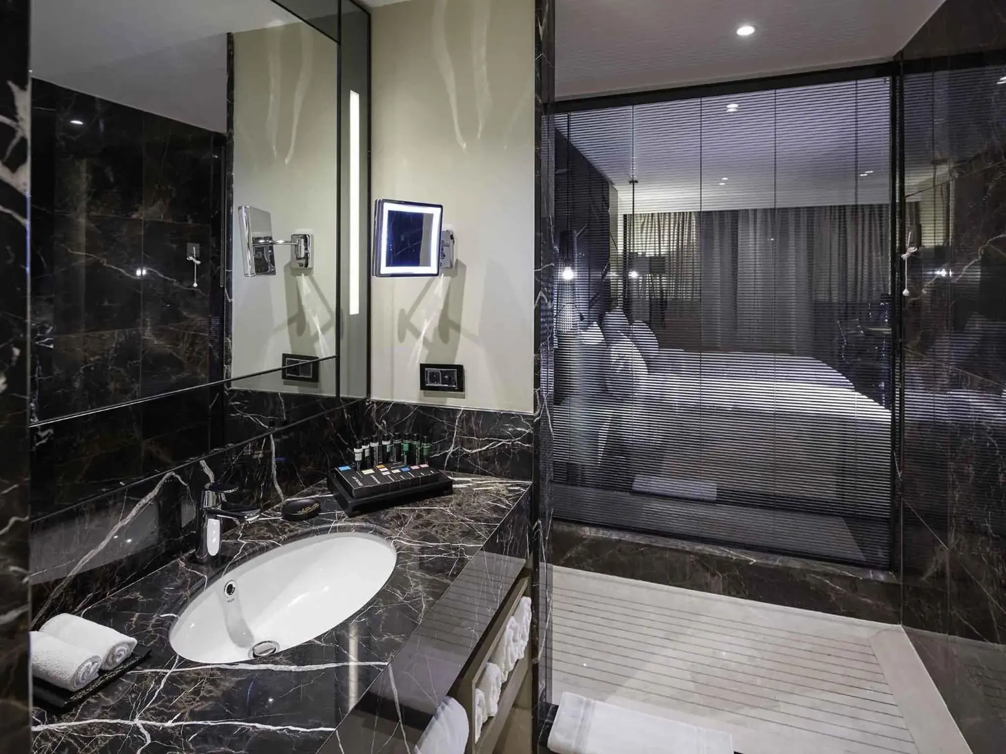 Bedroom, Bed in Pullman Istanbul Hotel & Convention Center Bedroom, Bed in Pullman Istanbul Hotel & Convention Center