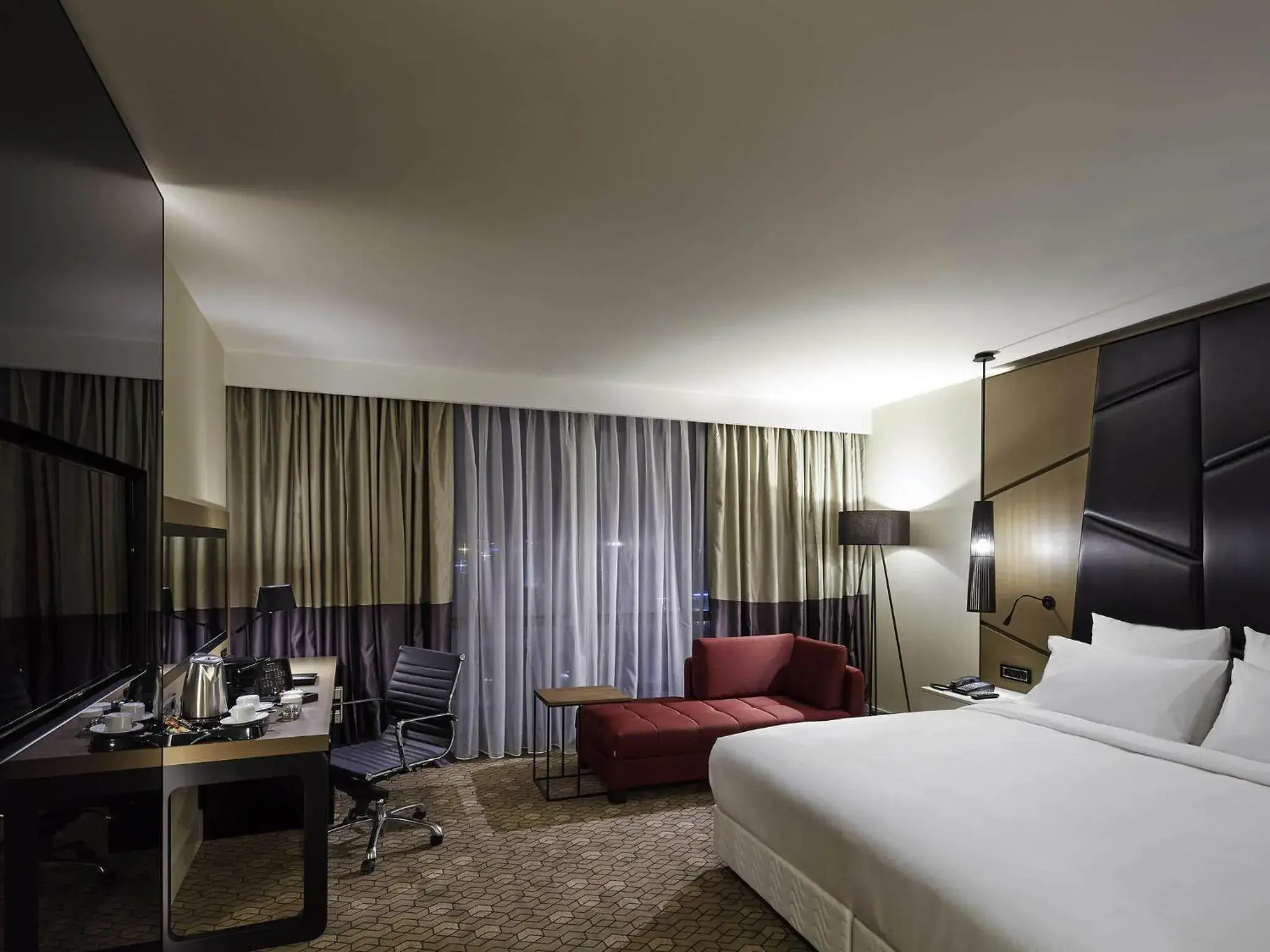 Bedroom, Bed in Pullman Istanbul Hotel & Convention Center Bedroom, Bed in Pullman Istanbul Hotel & Convention Center
