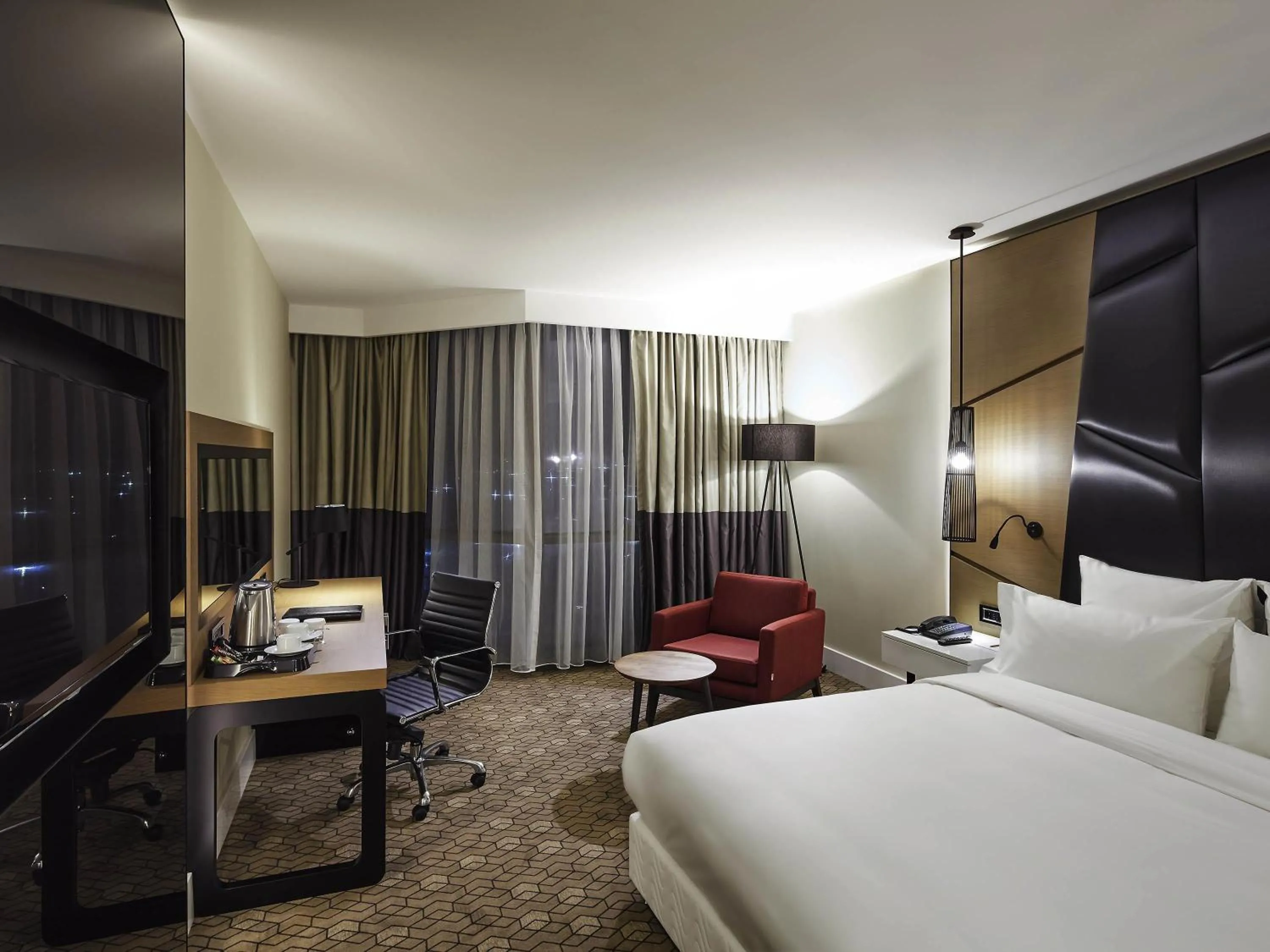 Bedroom, Bed in Pullman Istanbul Hotel & Convention Center