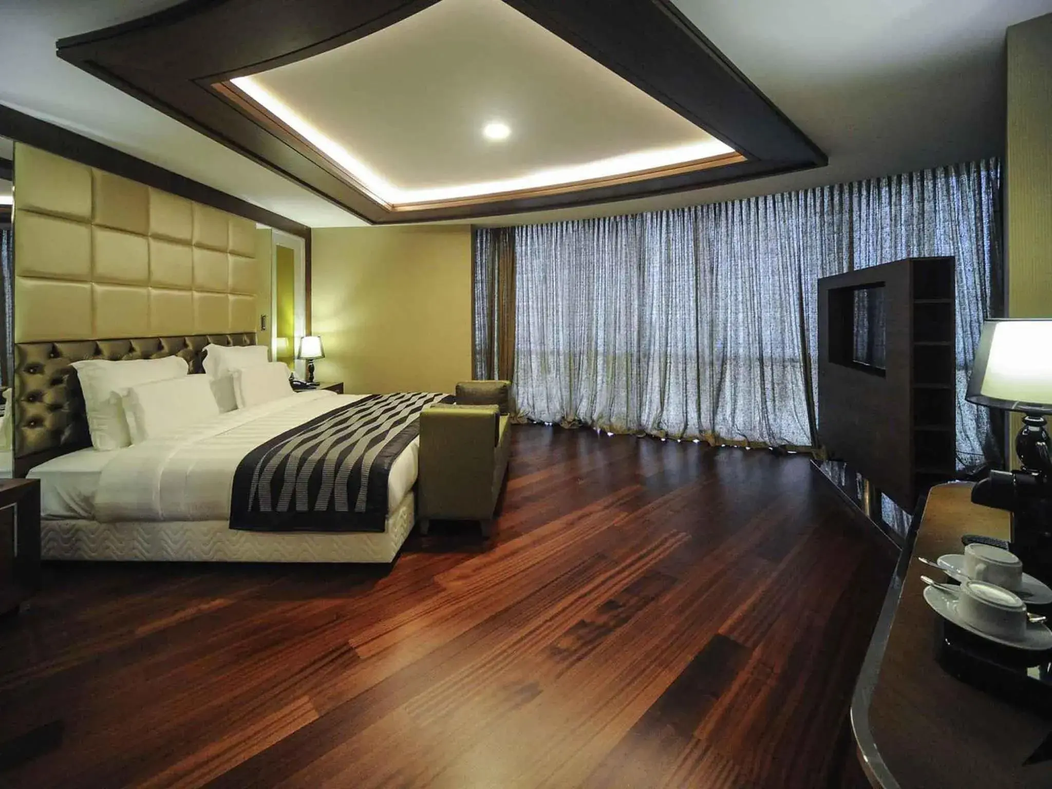 Bedroom, Bed in Pullman Istanbul Hotel & Convention Center Bedroom, Bed in Pullman Istanbul Hotel & Convention Center