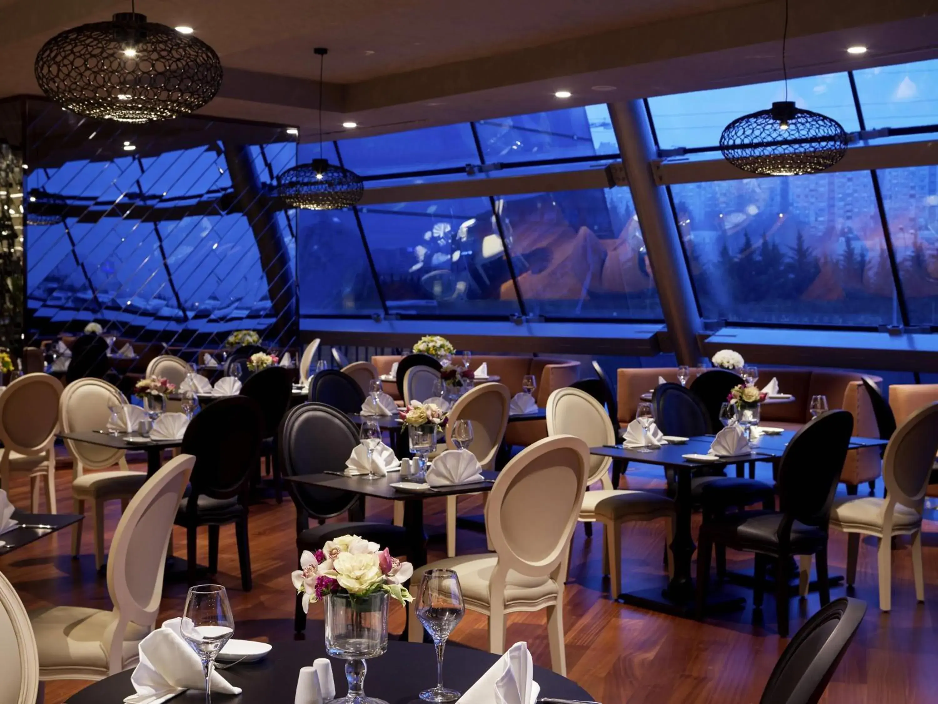 Restaurant/places to eat in Pullman Istanbul Hotel & Convention Center Restaurant/places to eat in Pullman Istanbul Hotel & Convention Center