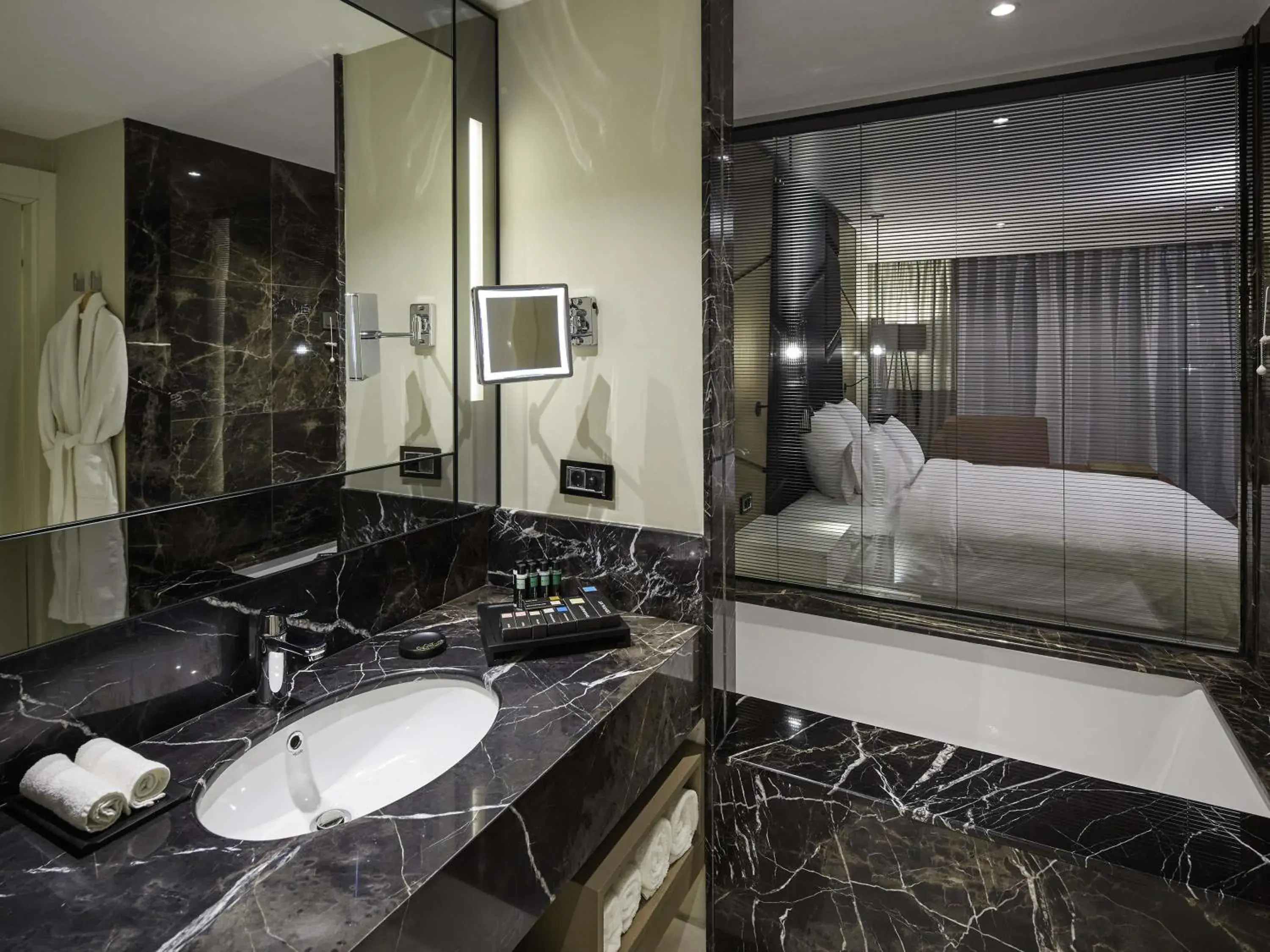 Bedroom, Bed in Pullman Istanbul Hotel & Convention Center Bedroom, Bed in Pullman Istanbul Hotel & Convention Center