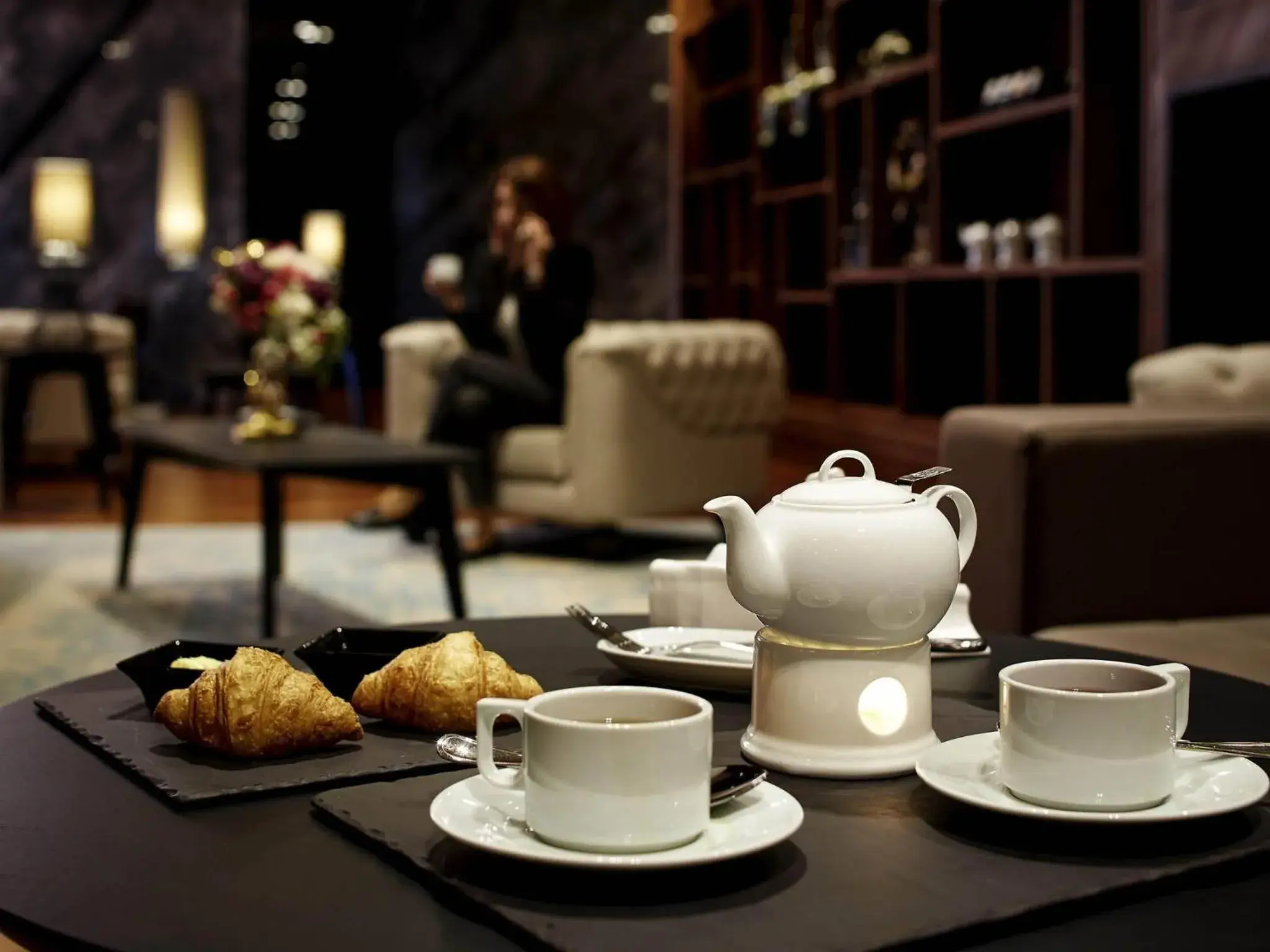 Lounge or bar in Pullman Istanbul Hotel & Convention Center Lounge or bar in Pullman Istanbul Hotel & Convention Center