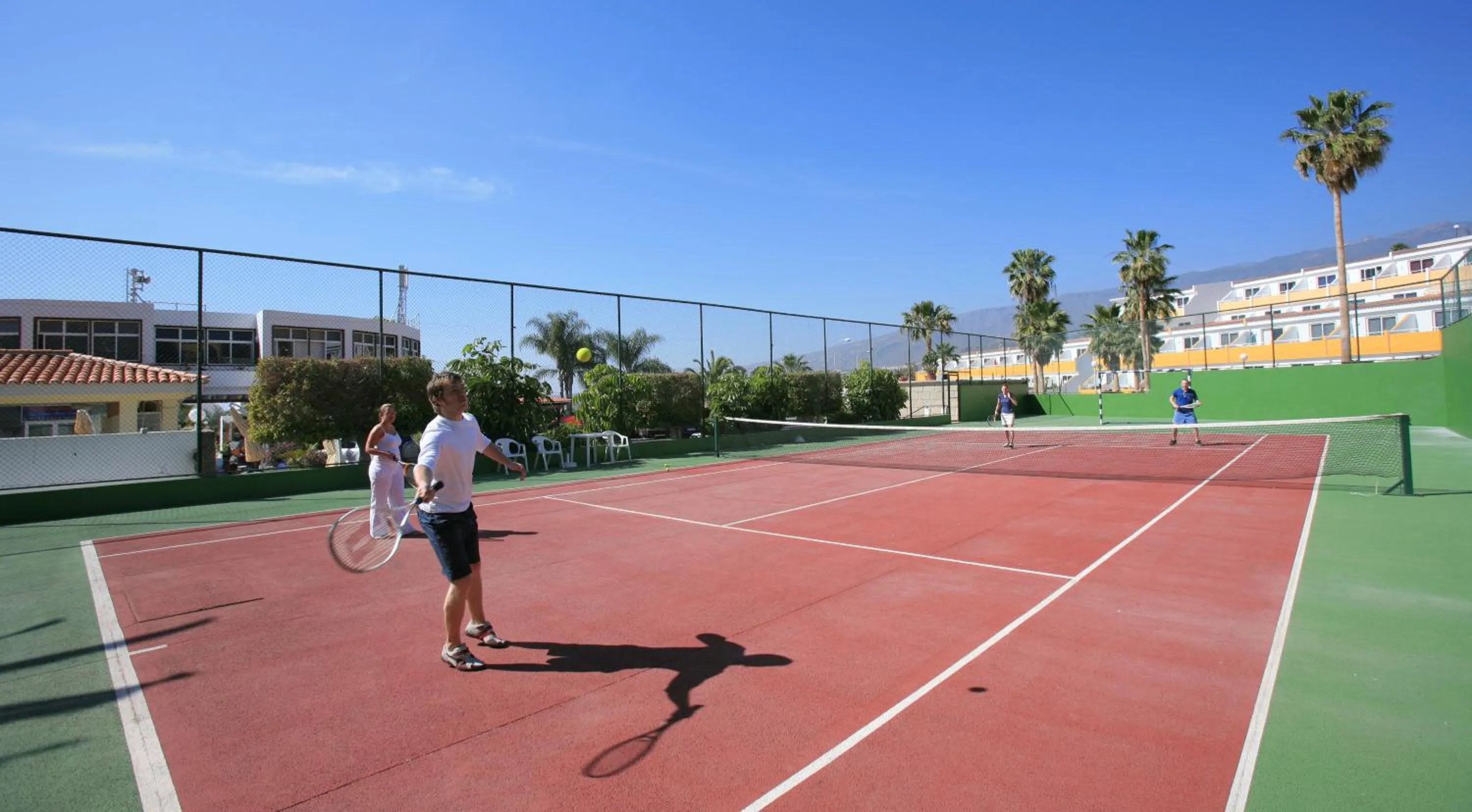 Tennis court in Hotel Malibu Park