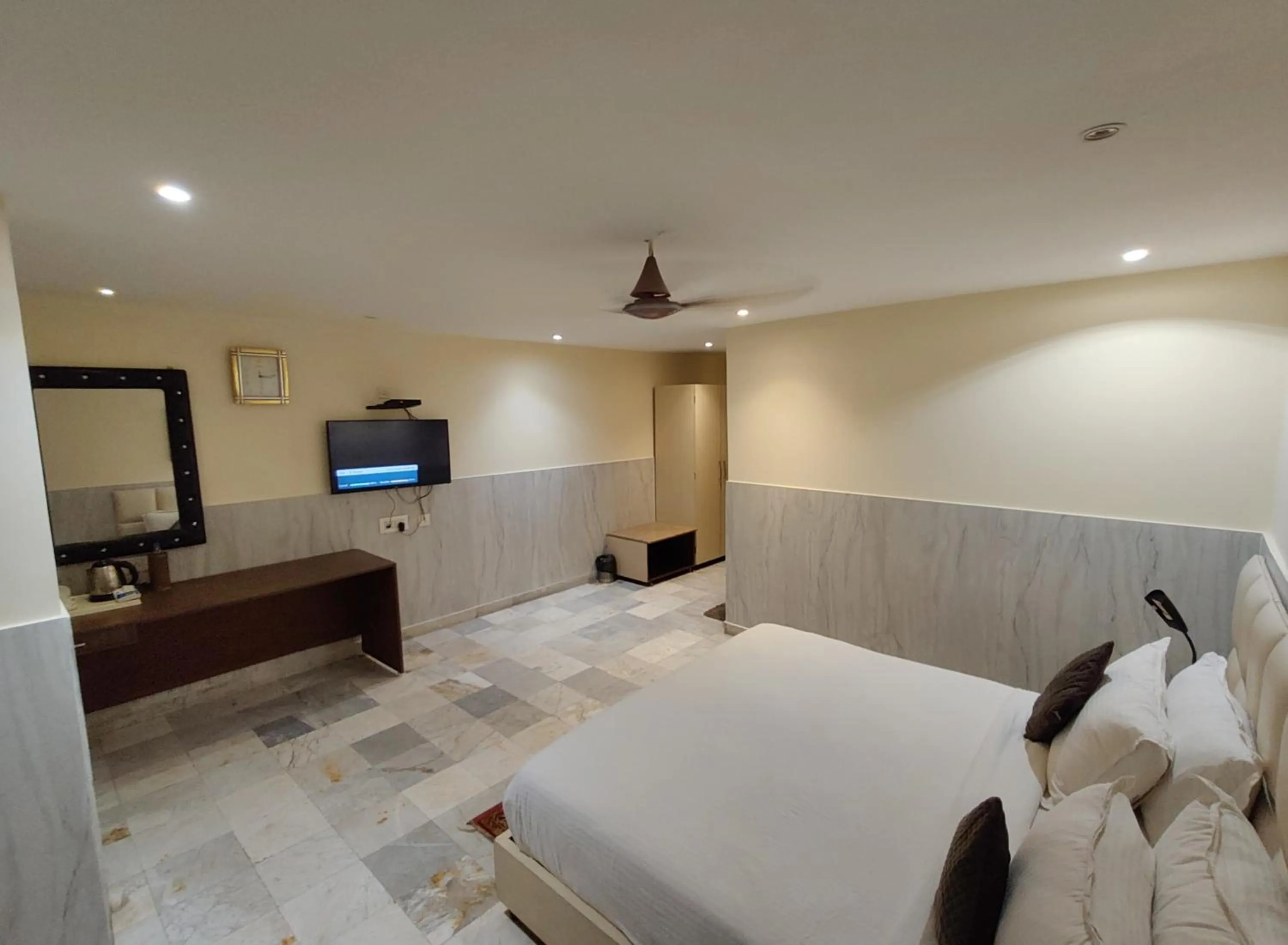 Bed in Sher-E-Punjab