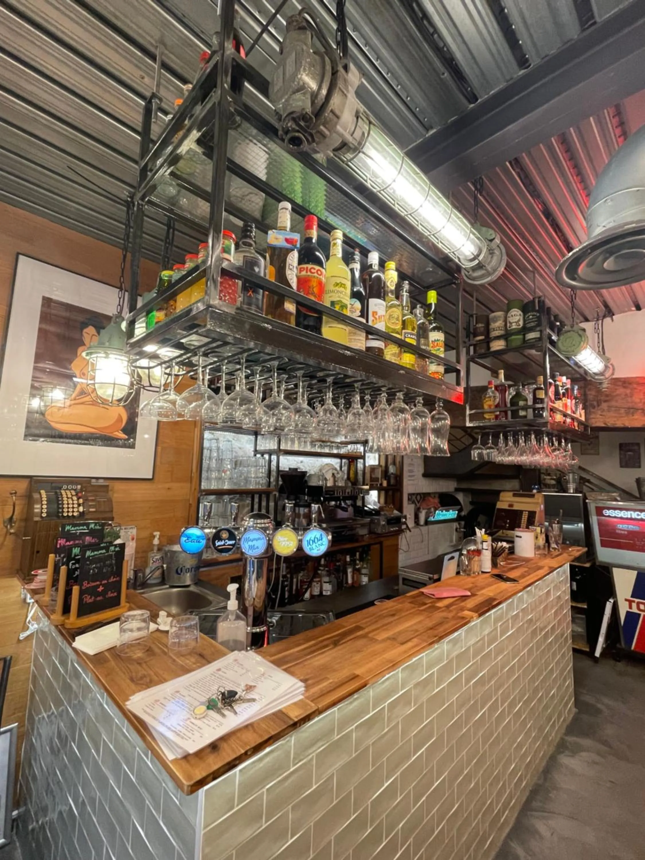 Restaurant/places to eat in LE Globe