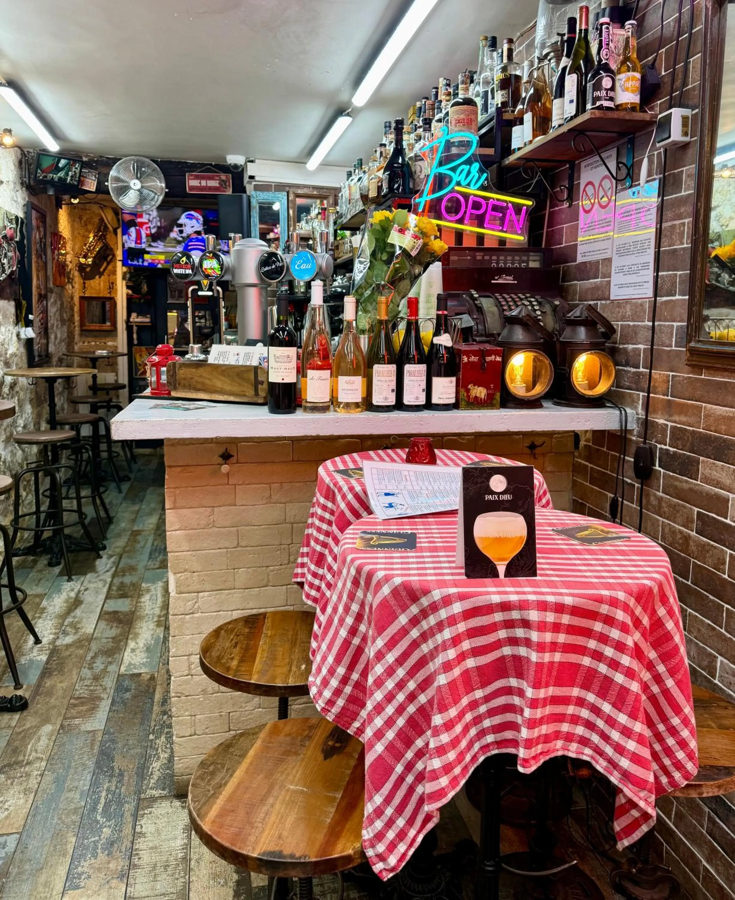 Restaurant/places to eat in LE Globe