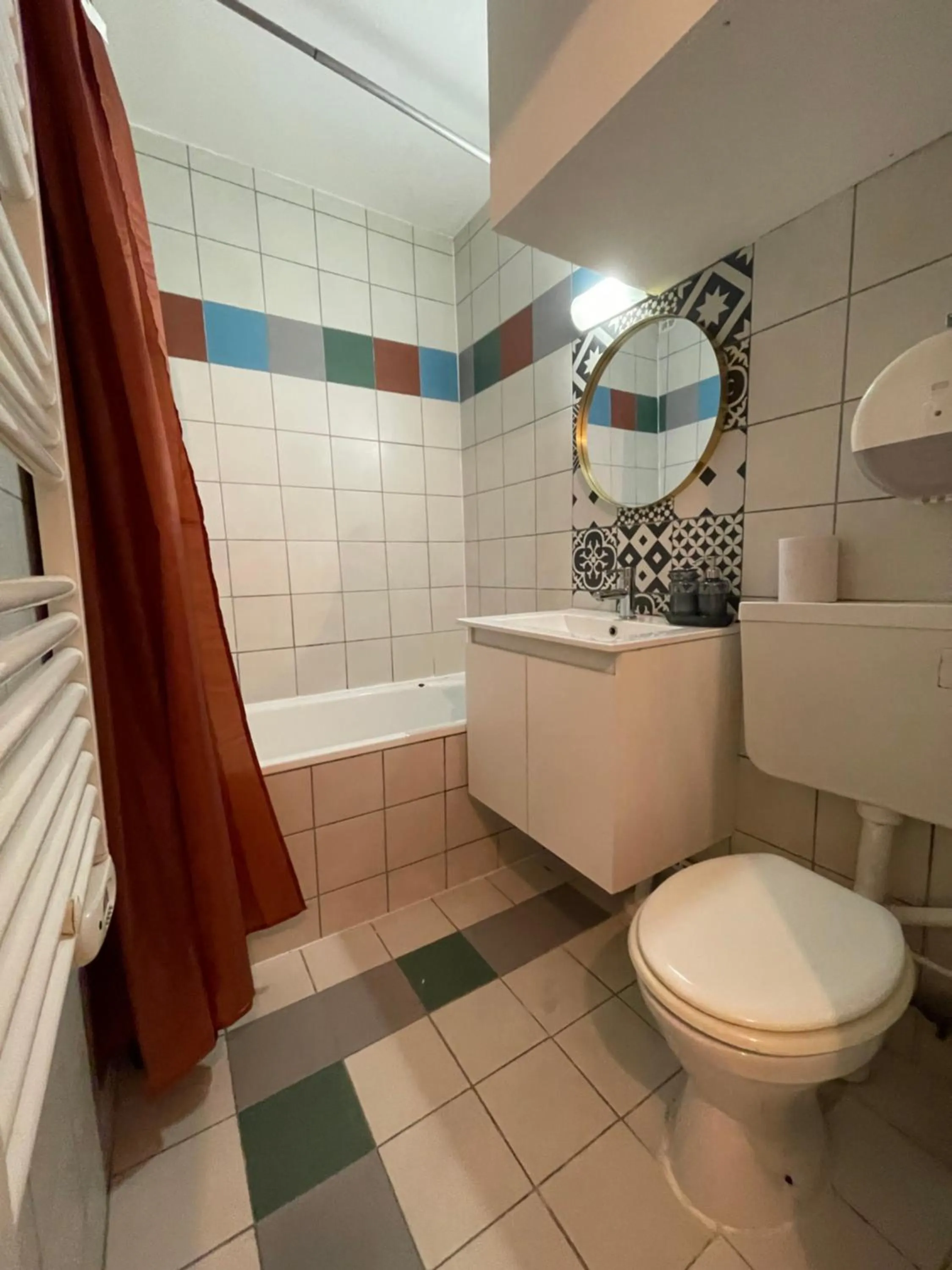 Bathroom in LE Globe