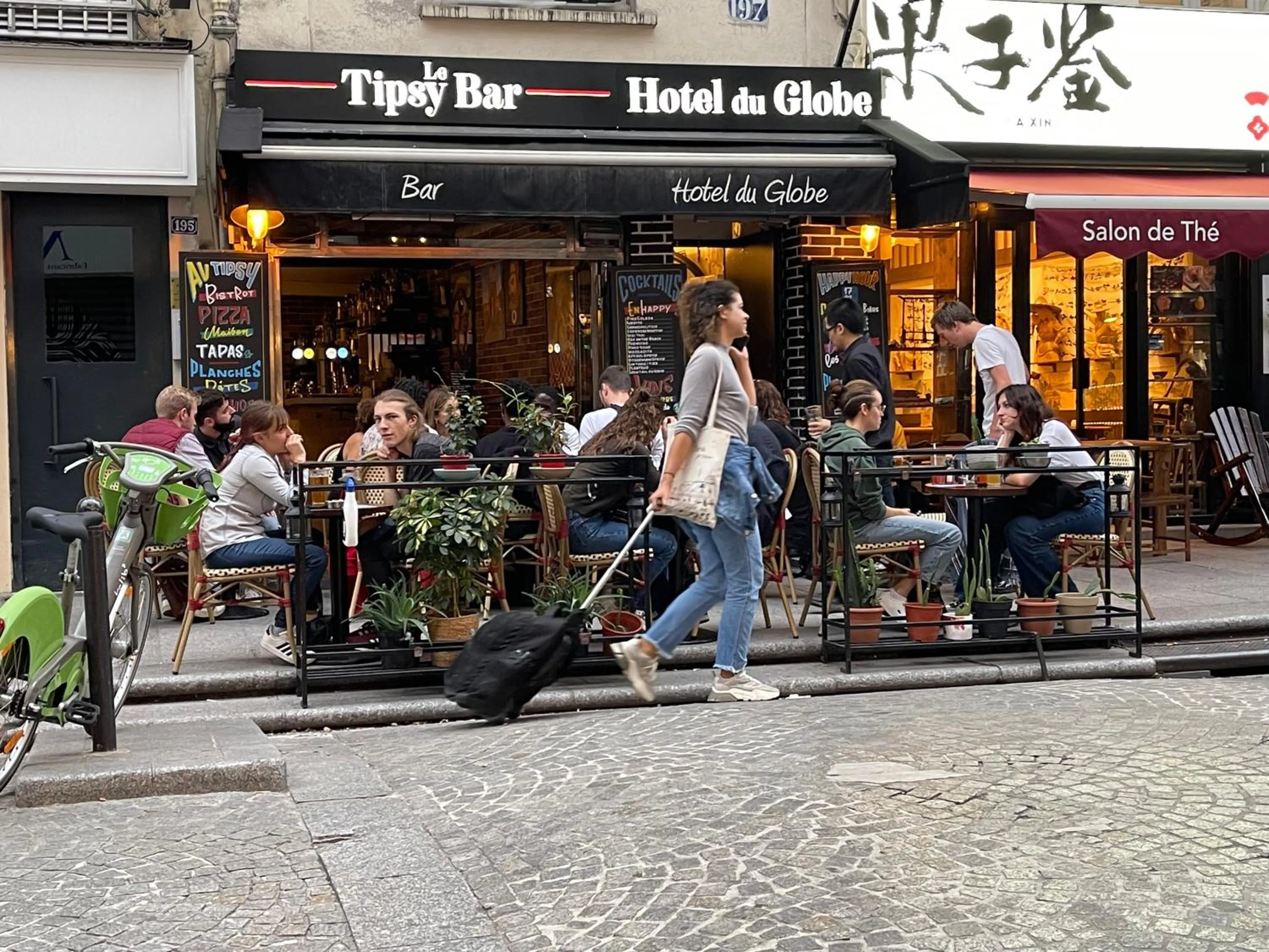 Lounge or bar in LE Globe