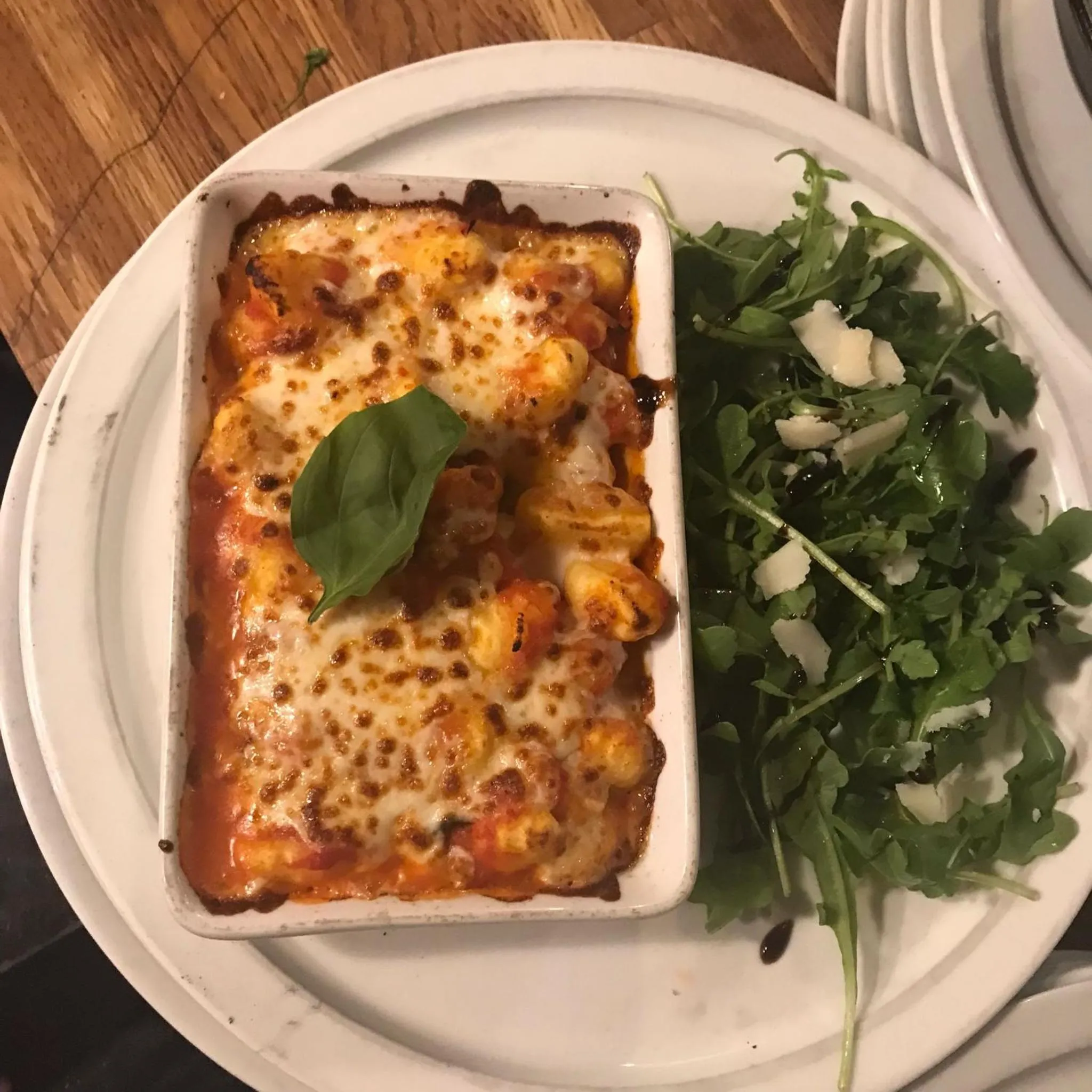 Restaurant/places to eat in LE Globe