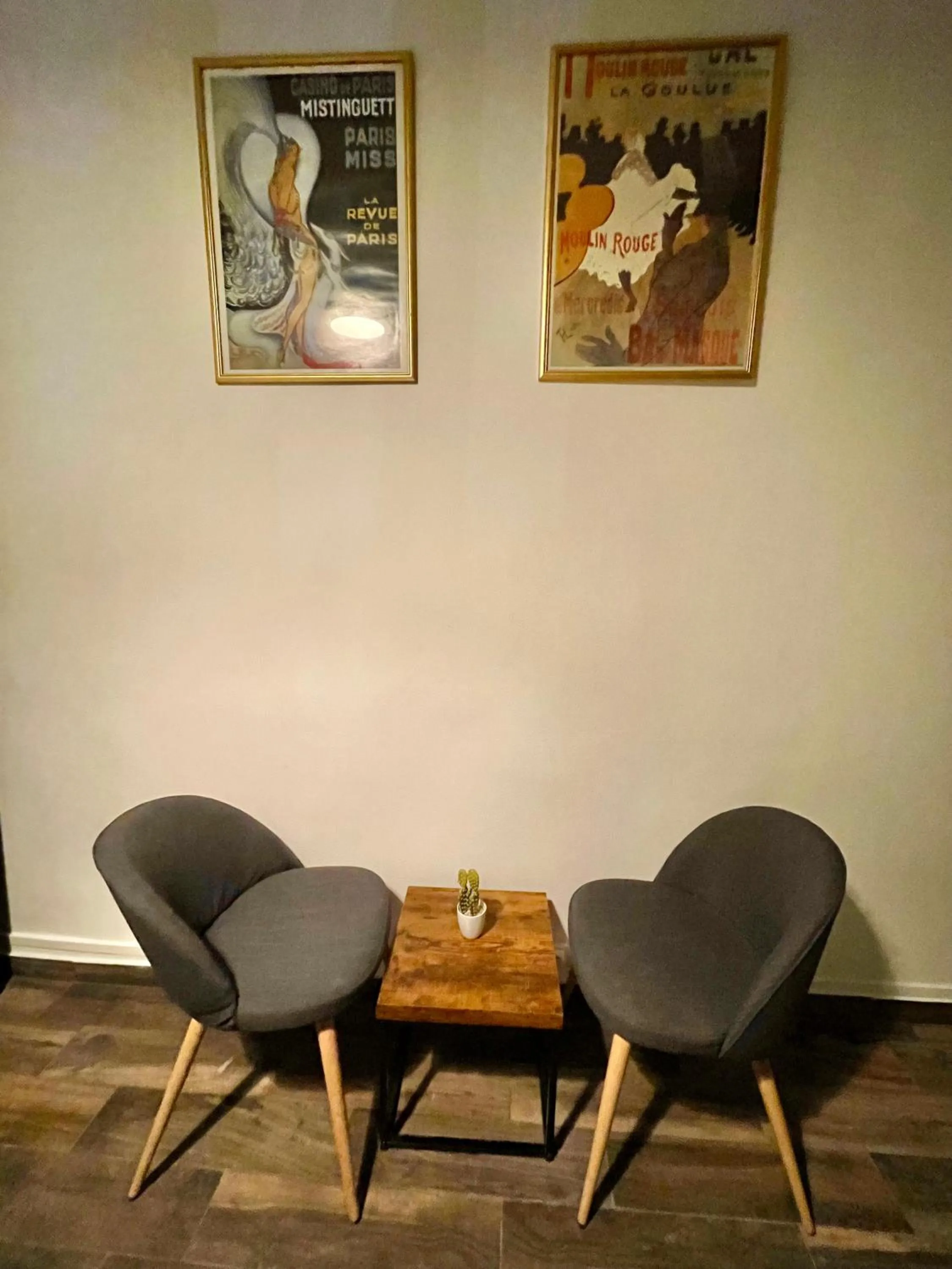 Seating area in LE Globe