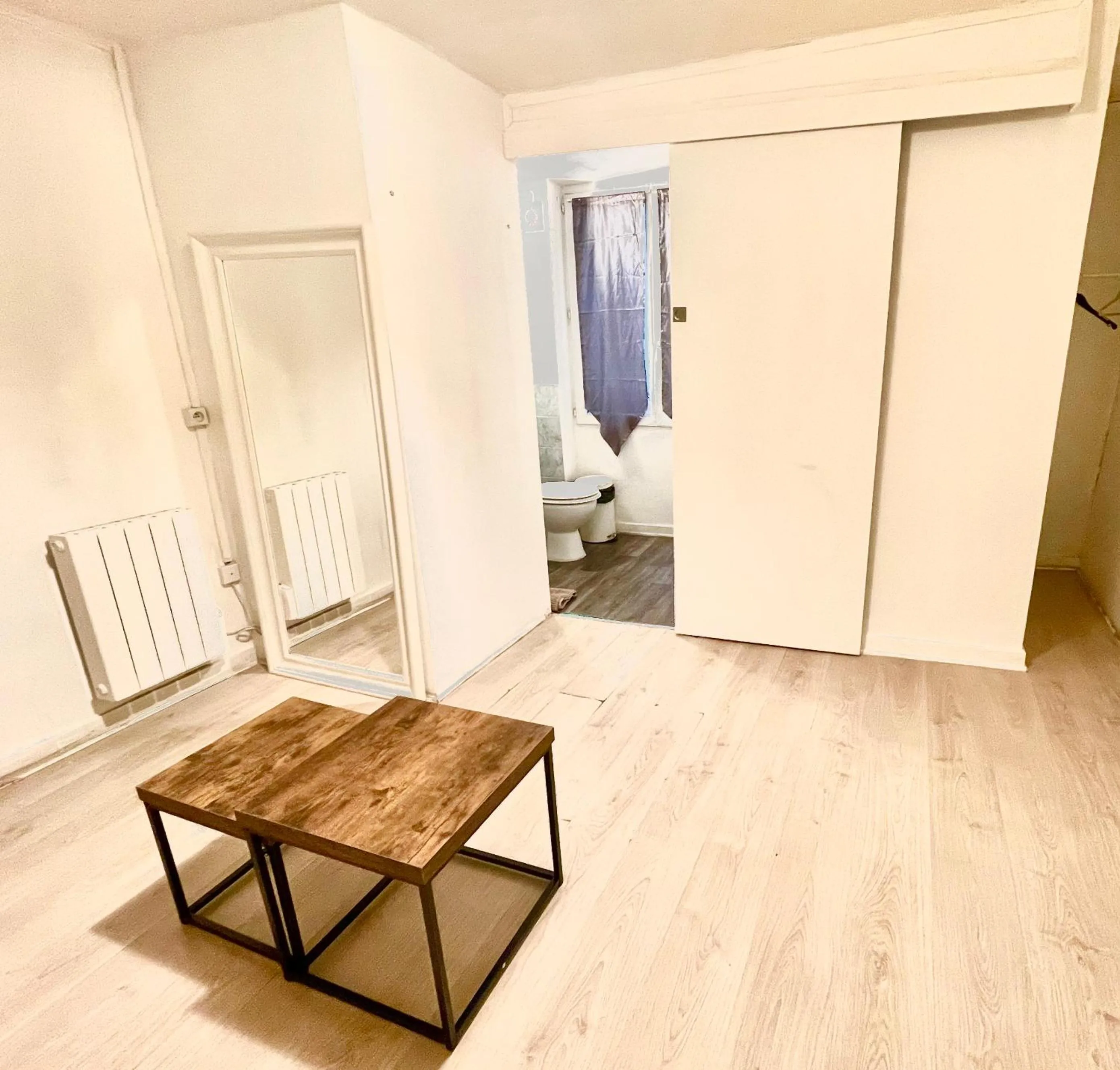 Photo of the whole room in LE Globe