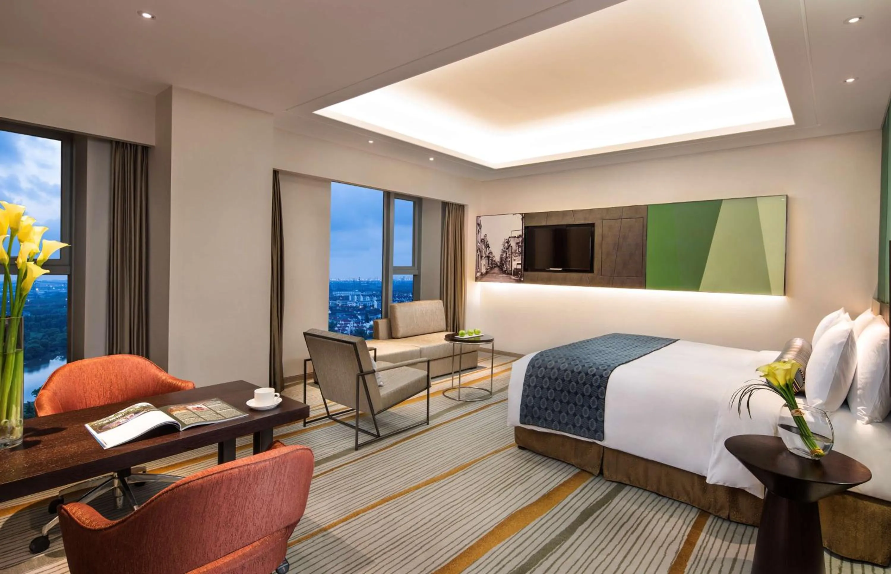 Photo of the whole room, Bed in Radisson Blu Shanghai Pudong Jinqiao