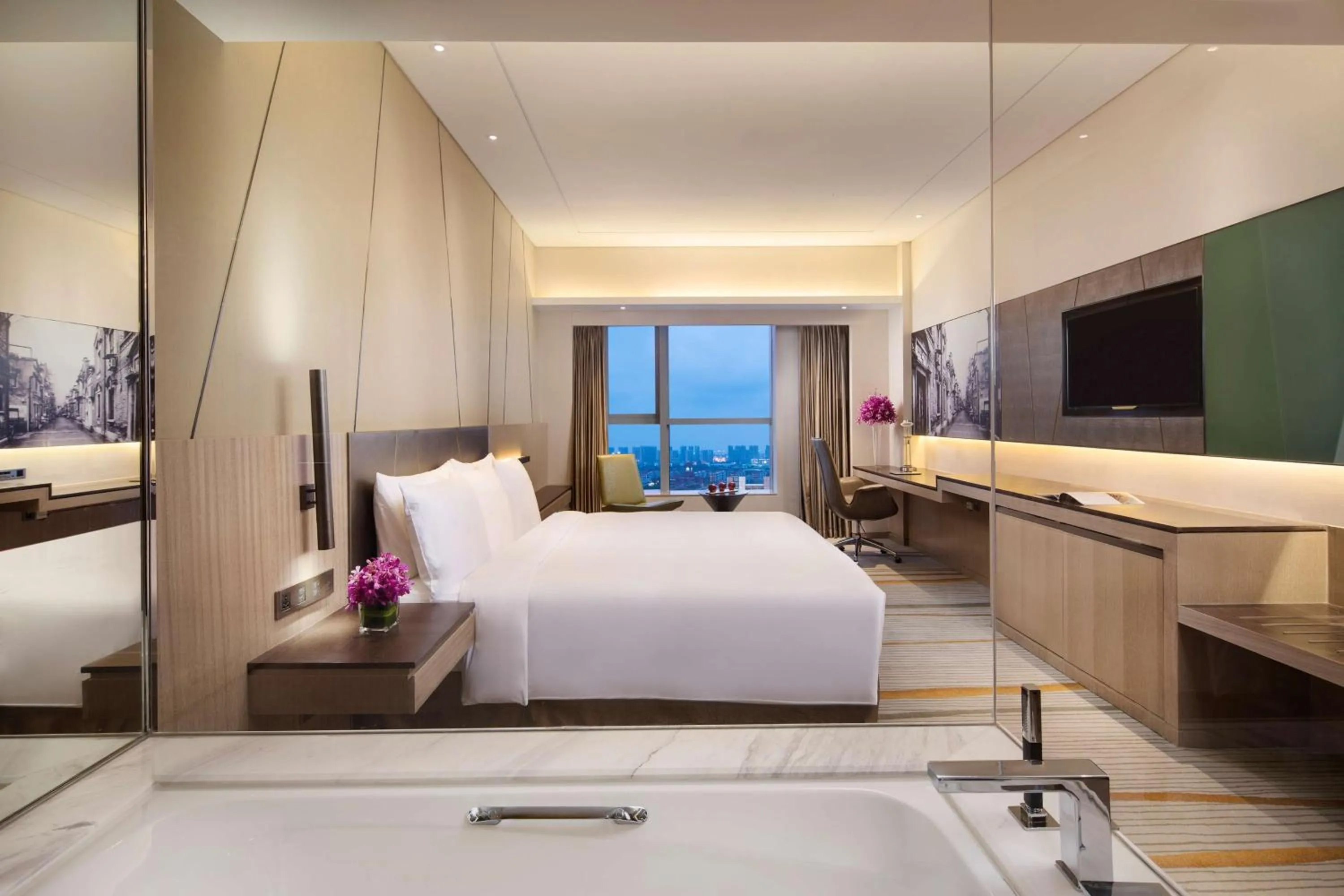 Photo of the whole room, Bed in Radisson Blu Shanghai Pudong Jinqiao