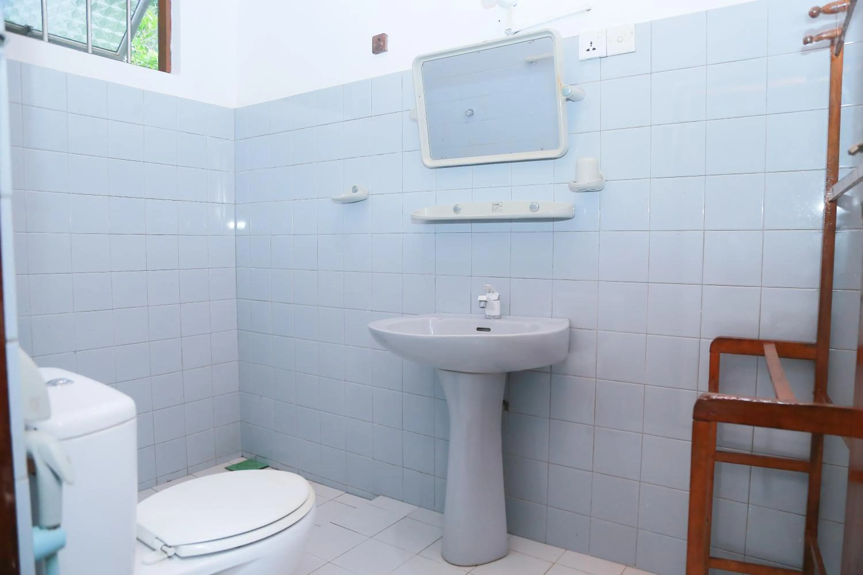 Toilet in Ananda Villa Bentota