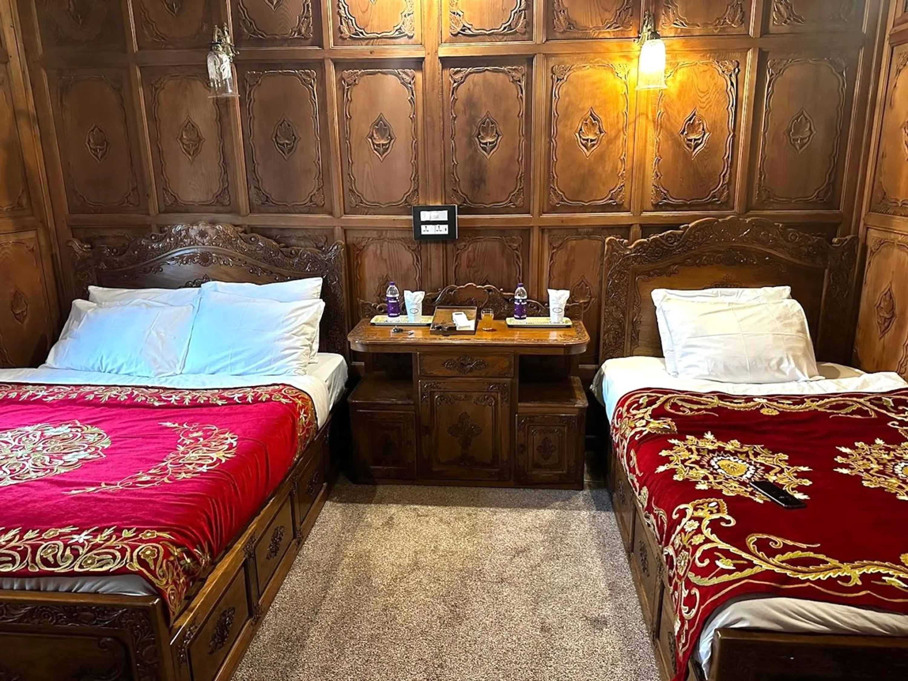 Bedroom, Bed in Mascot Houseboats