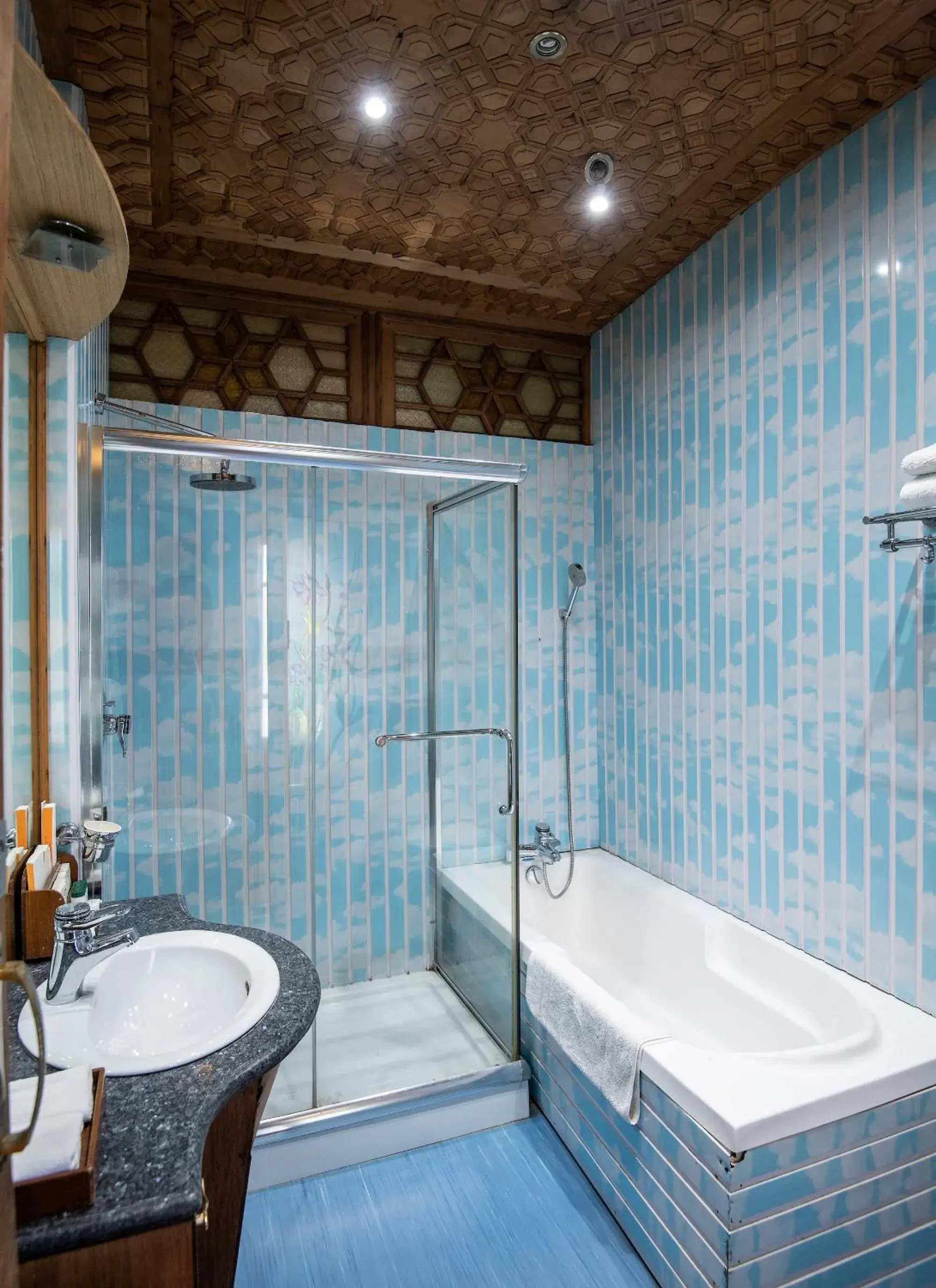 Premier Double Room in Mascot Houseboats Premier Double Room in Mascot Houseboats