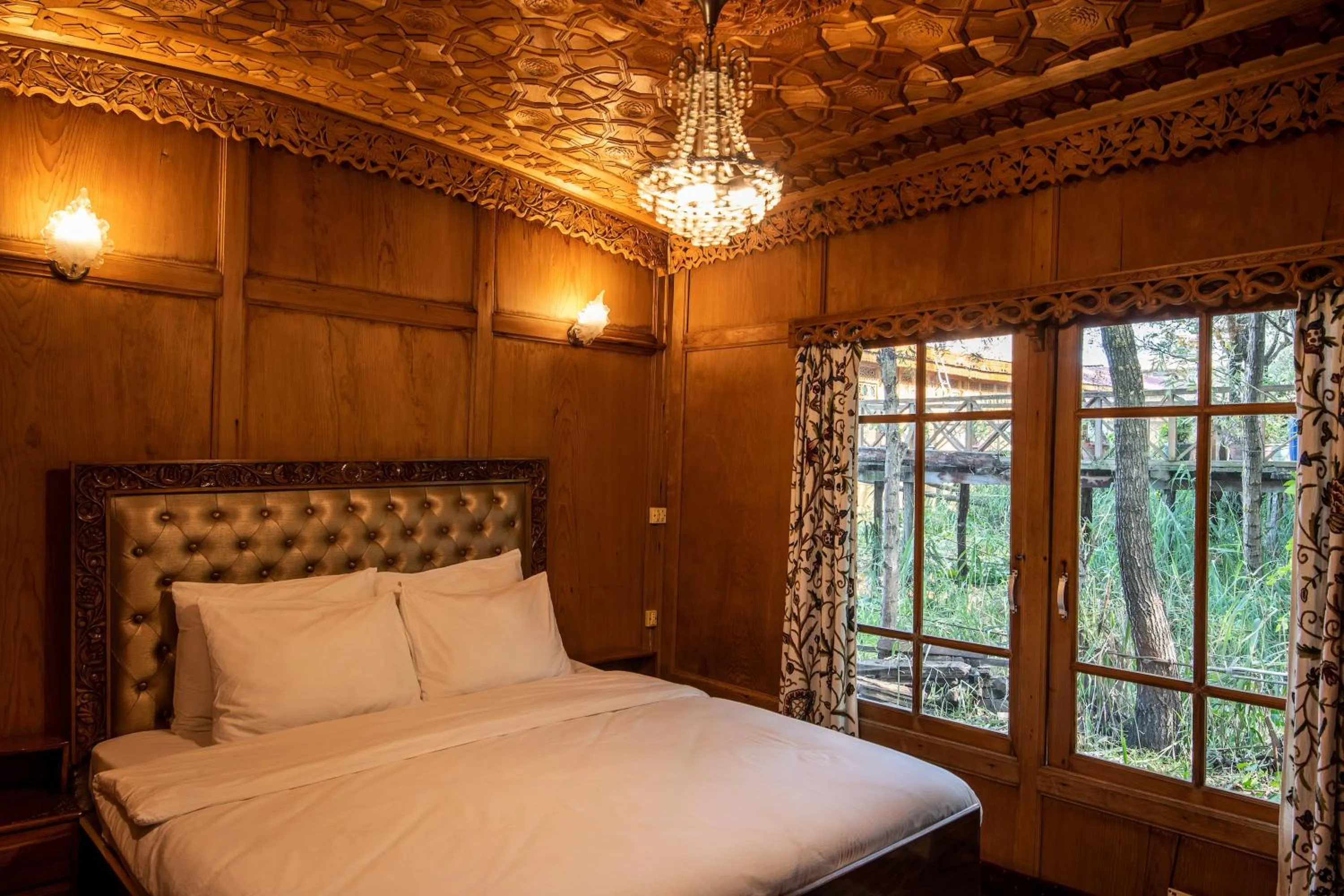 Bedroom, Bed in Mascot Houseboats