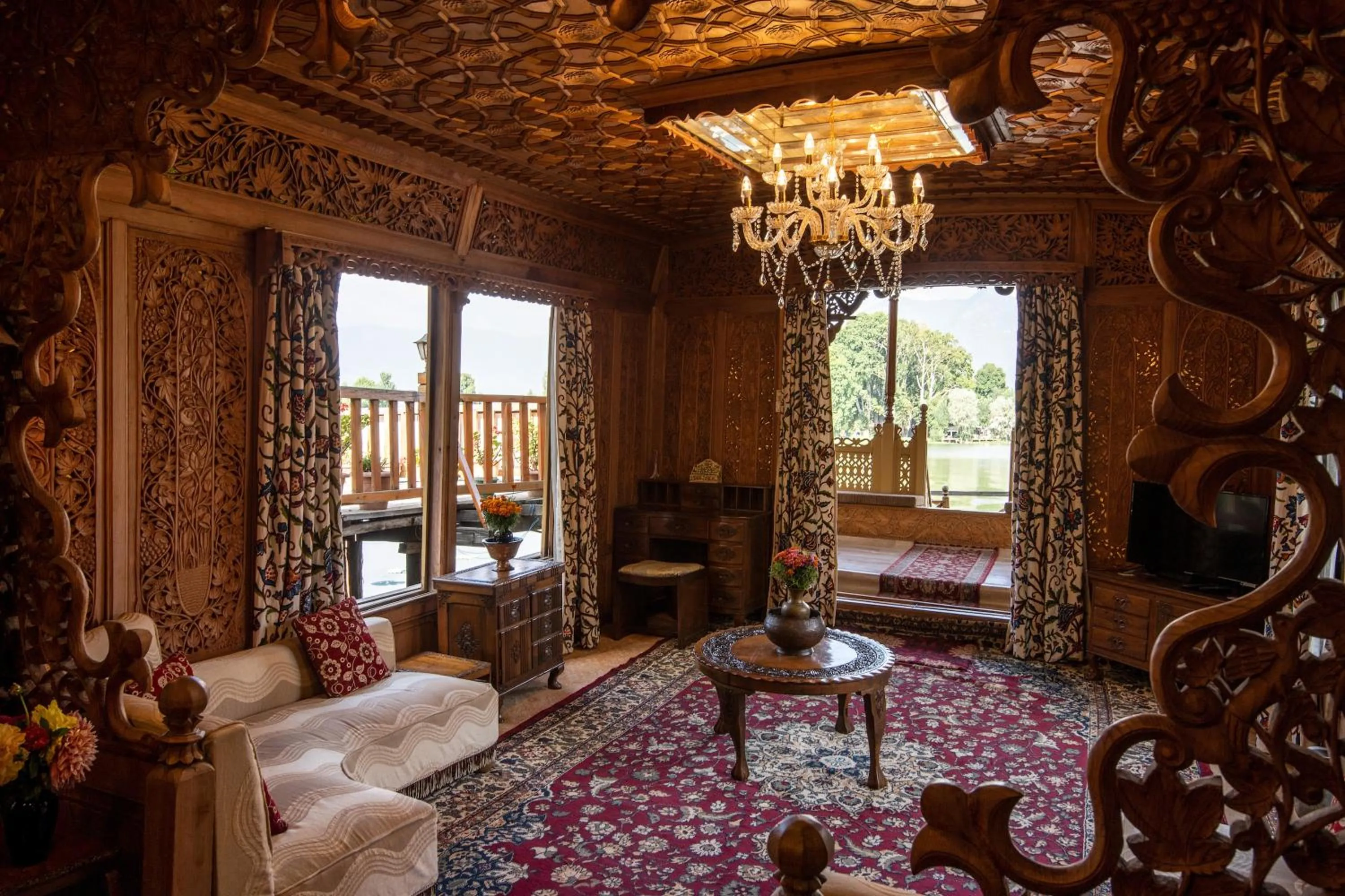 Lake view in Mascot Houseboats