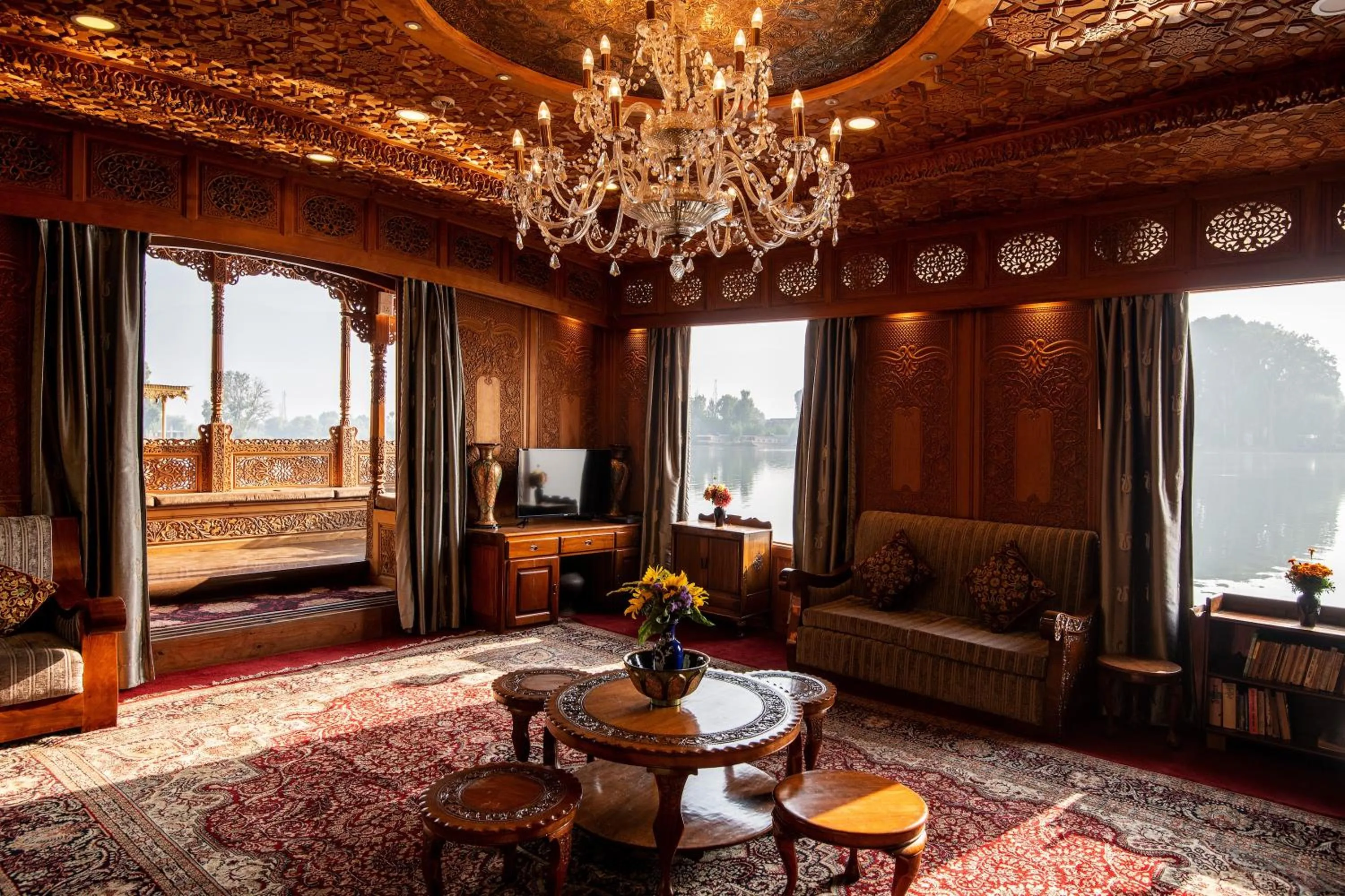 Lake view in Mascot Houseboats